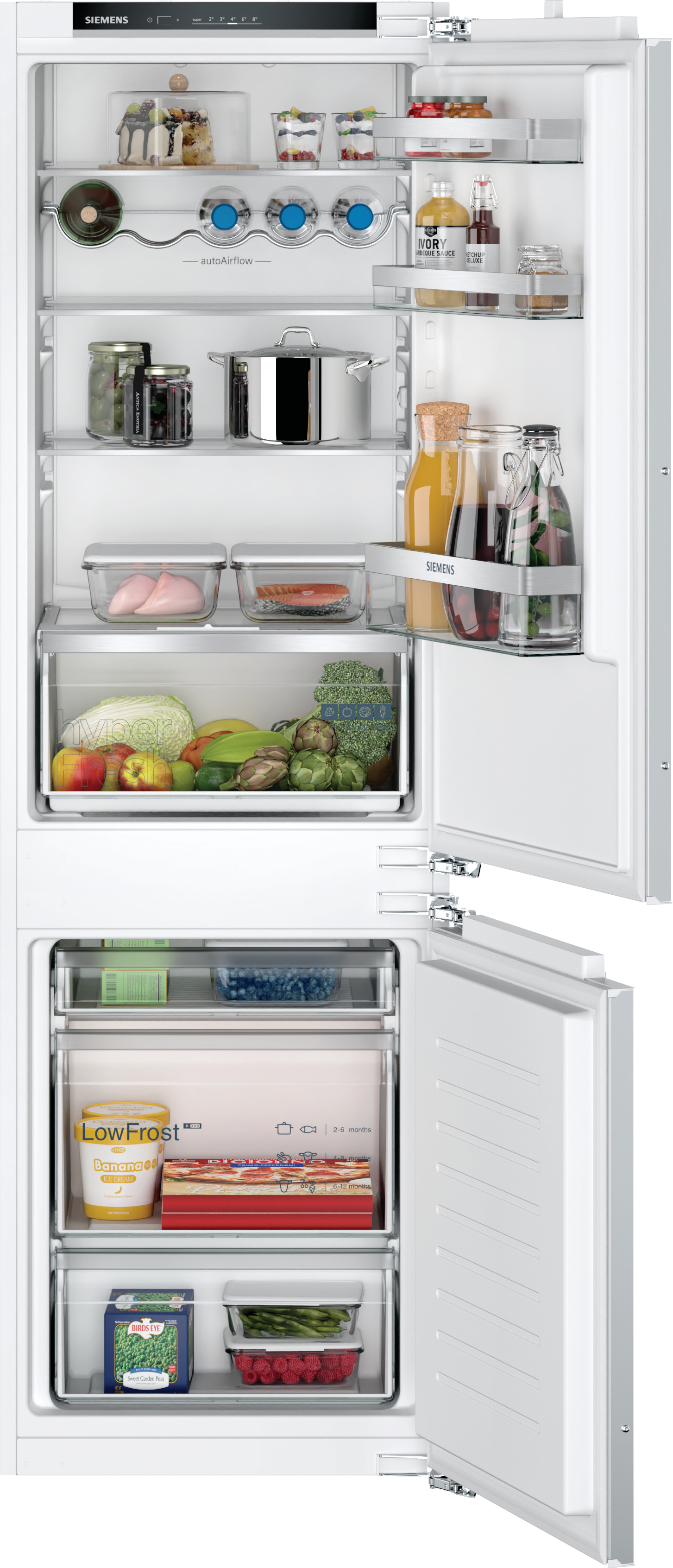Frigorifero aperto pieno di alimenti. Due porte aperte, interno bianco.