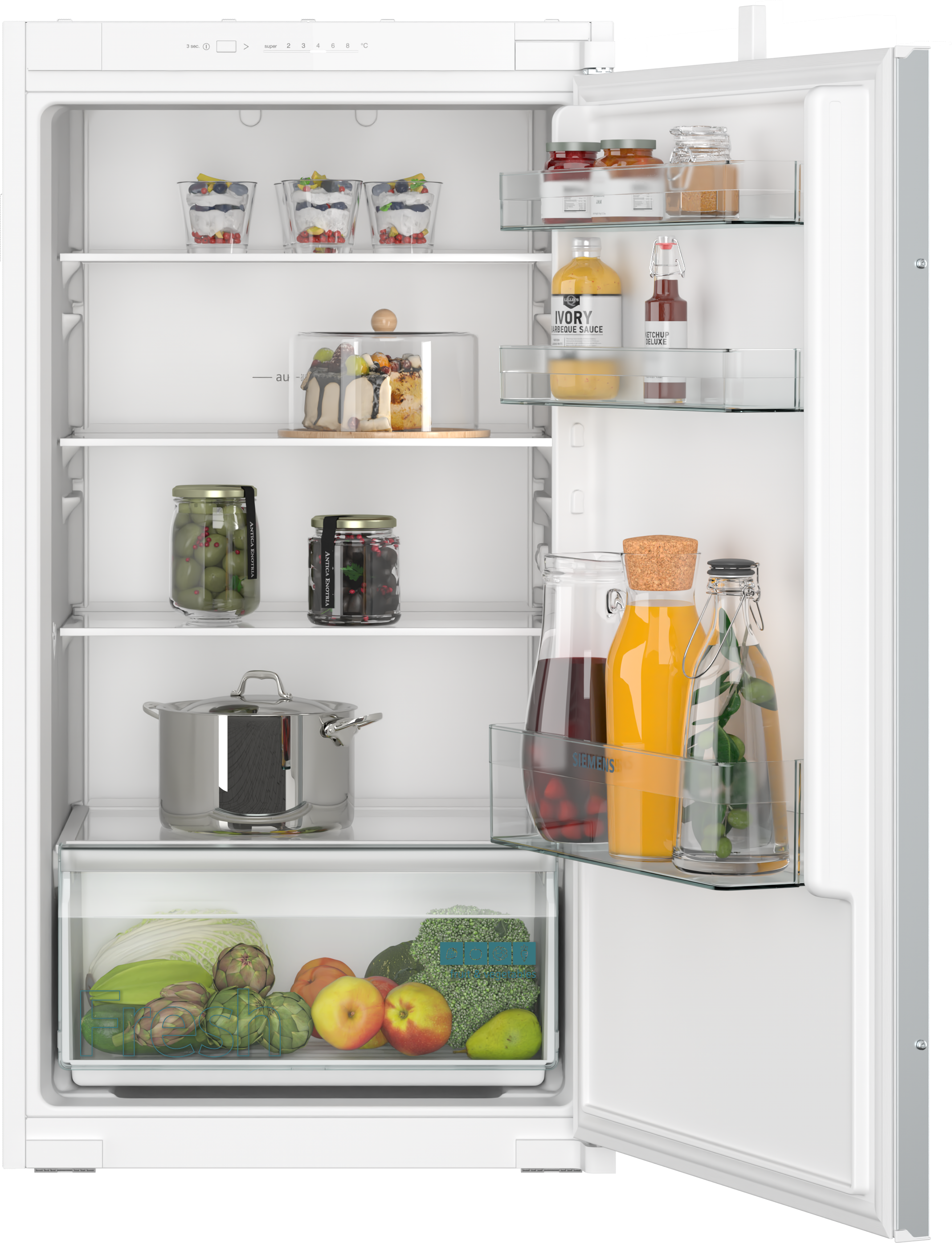 Open witte koelkast met planken vol voedsel, fruit en potten.
