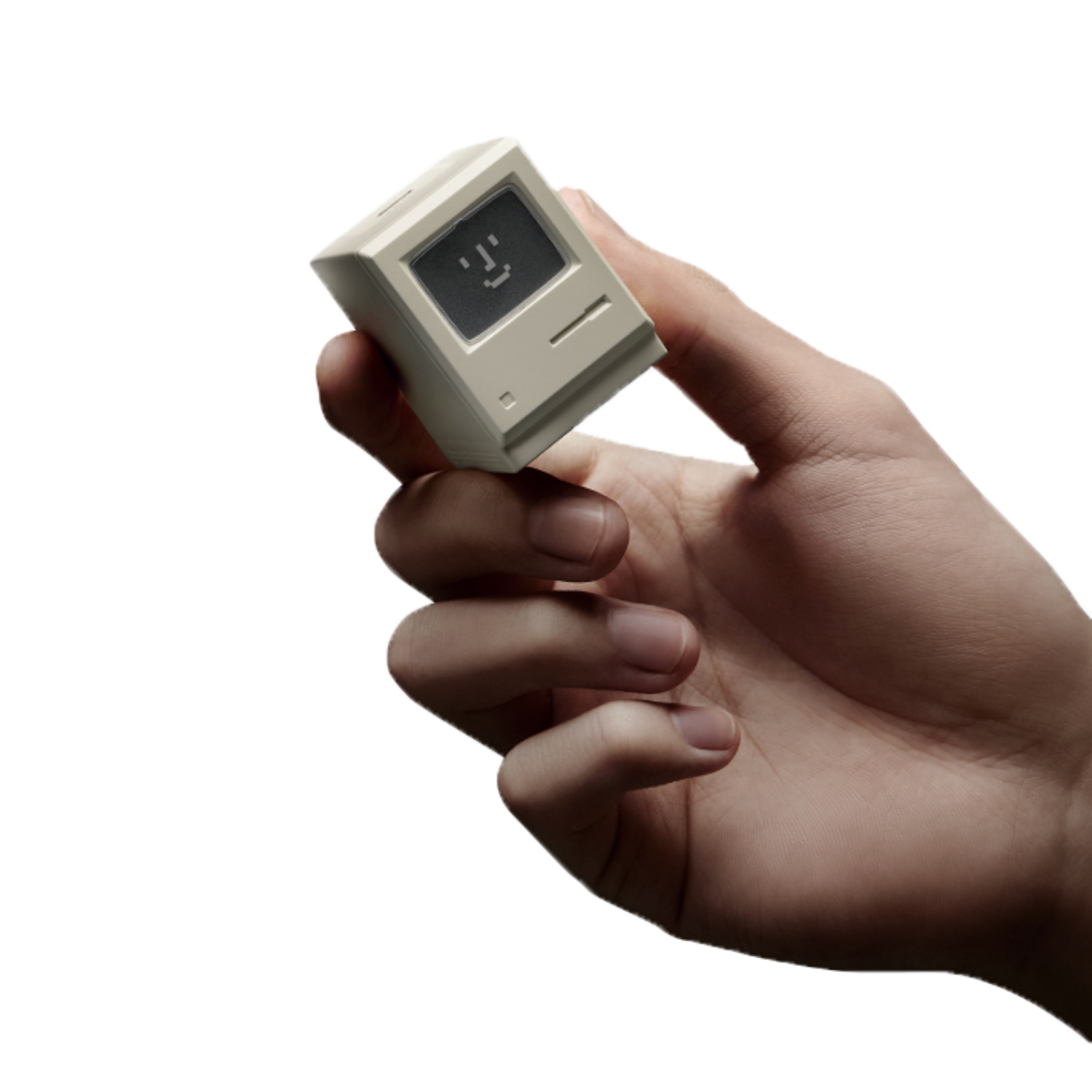 Un piccolo modello di computer tenuto in mano, con una faccina sorridente sullo schermo.
