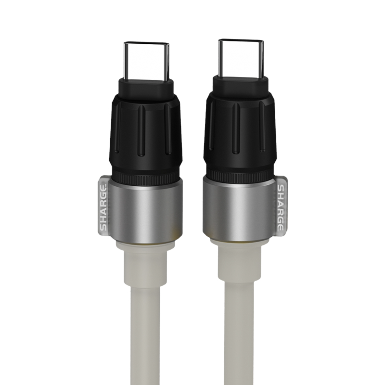 Deux câbles USB-C avec des connecteurs noirs et argentés, étiquetés 'SHARGE'. Les câbles sont beiges.