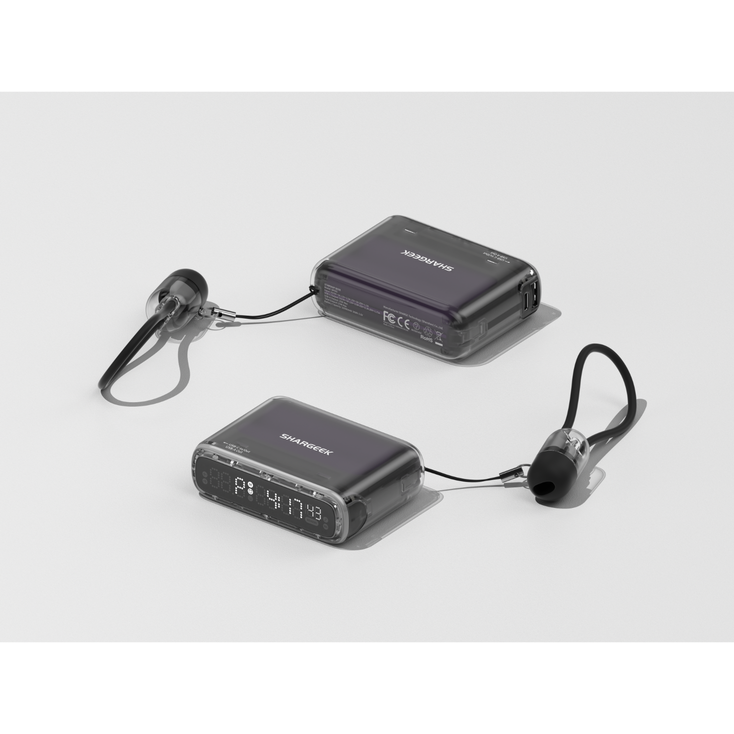 Twee powerbanks met aangesloten oordopjes. Zwart en transparant ontwerp.