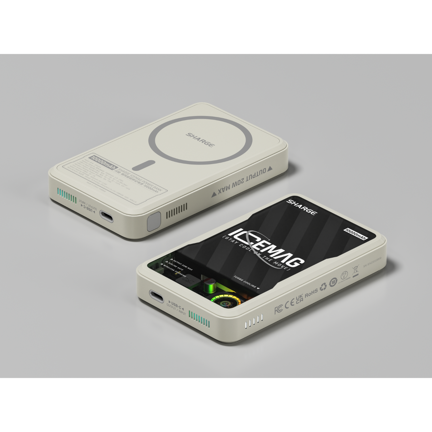 Twee powerbanks. Eén toont een oplaadpad. Eén is wit met zwarte tekst en poorten.