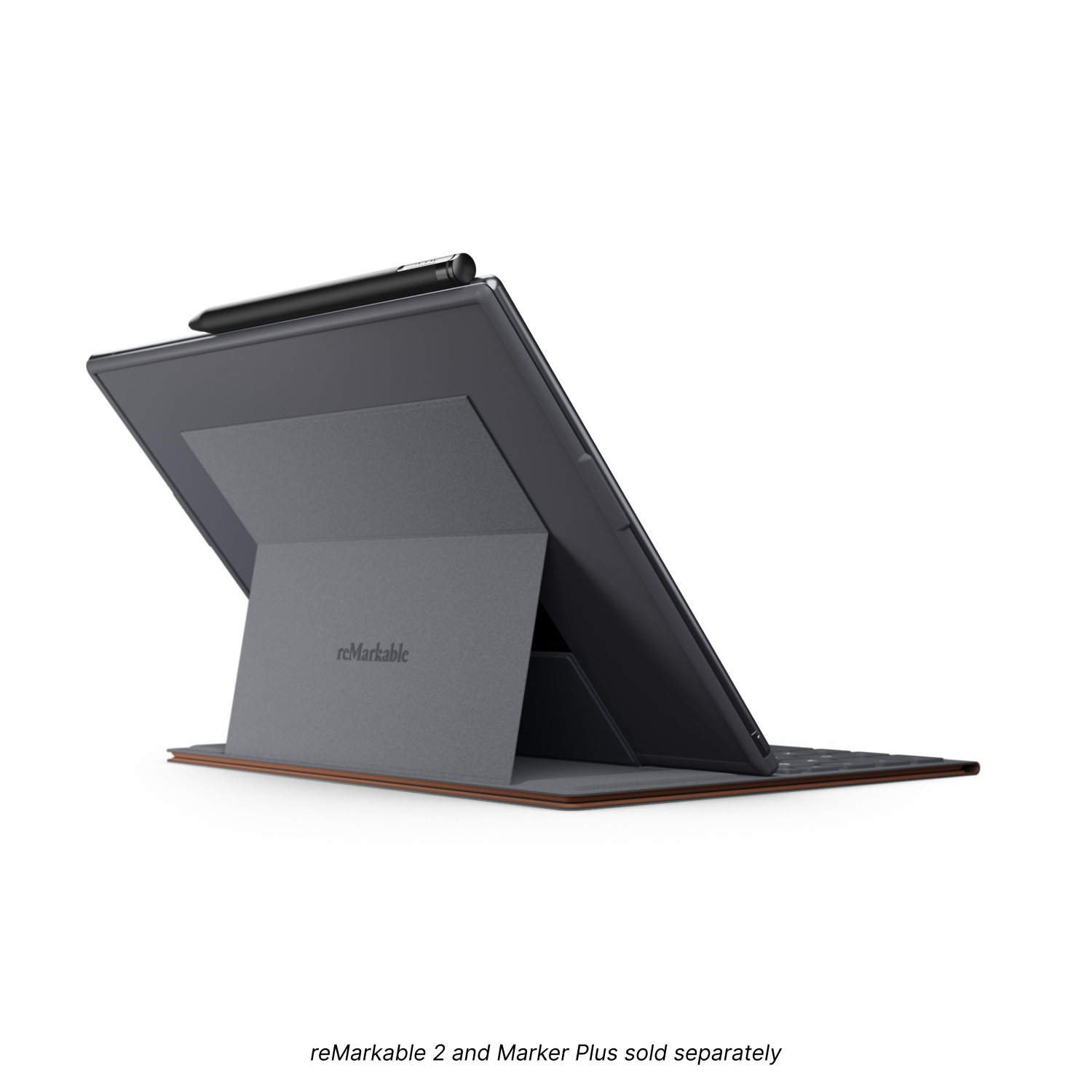 Klavyeli tablet. Tablet bir kılıf ile destekleniyor. Beyaz zemin.