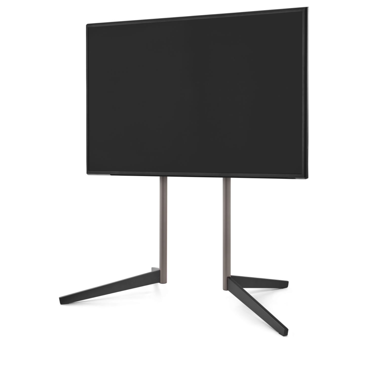 Un grand téléviseur noir sur un support avec une base et des pieds gris, sur fond noir.