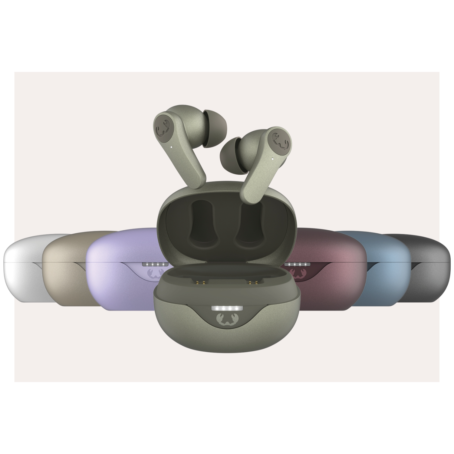 Bezprzewodowe słuchawki i etui ładujące w wielu kolorach, na białym tle.