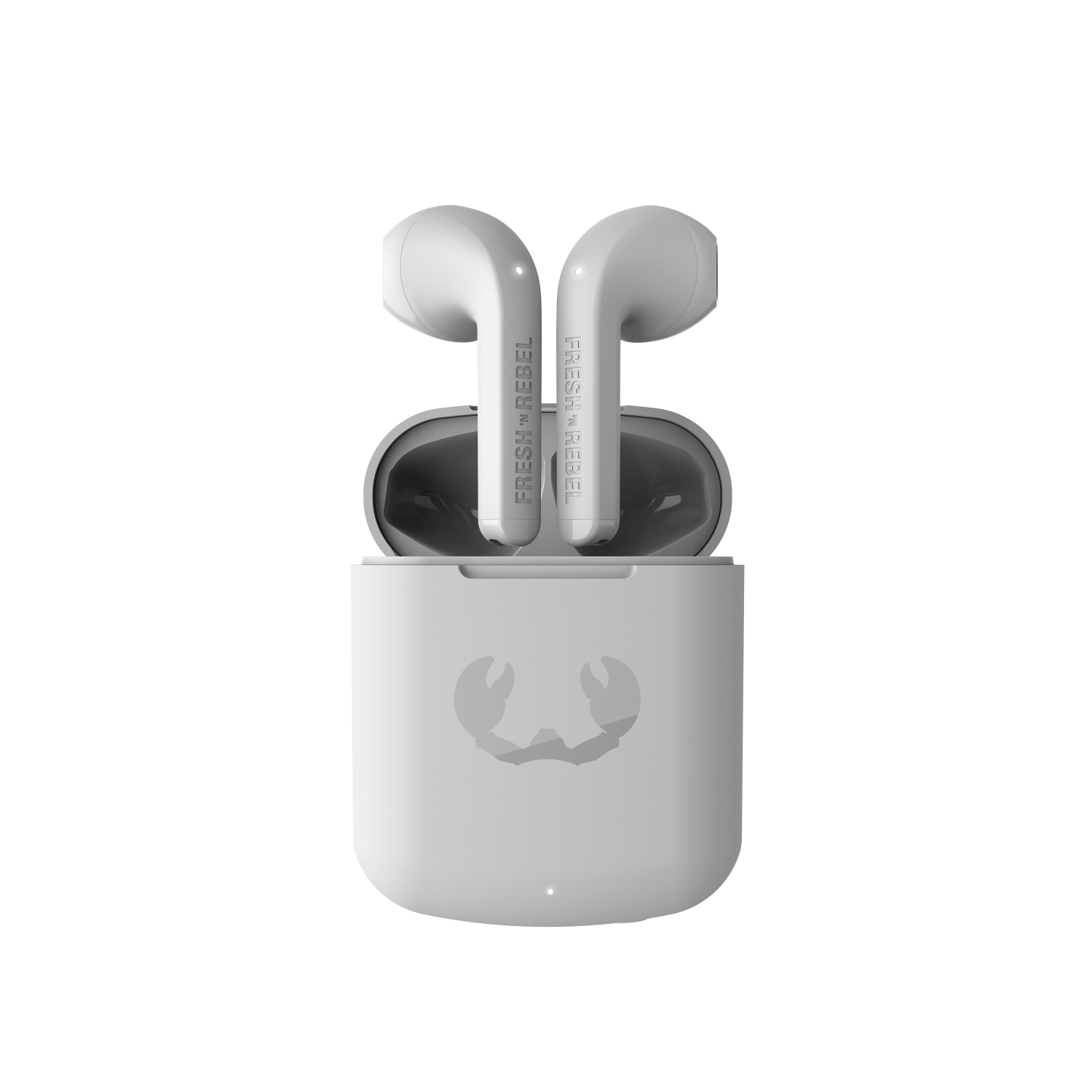 Écouteurs blancs dans l'étui. Étui ouvert. 'Fresh 'n Rebel' sur les écouteurs.