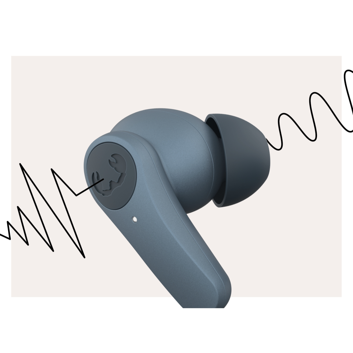 Zbliżenie na niebieską słuchawkę. Po lewej stronie znajduje się wykres fali dźwiękowej. Słuchawka ma logo.