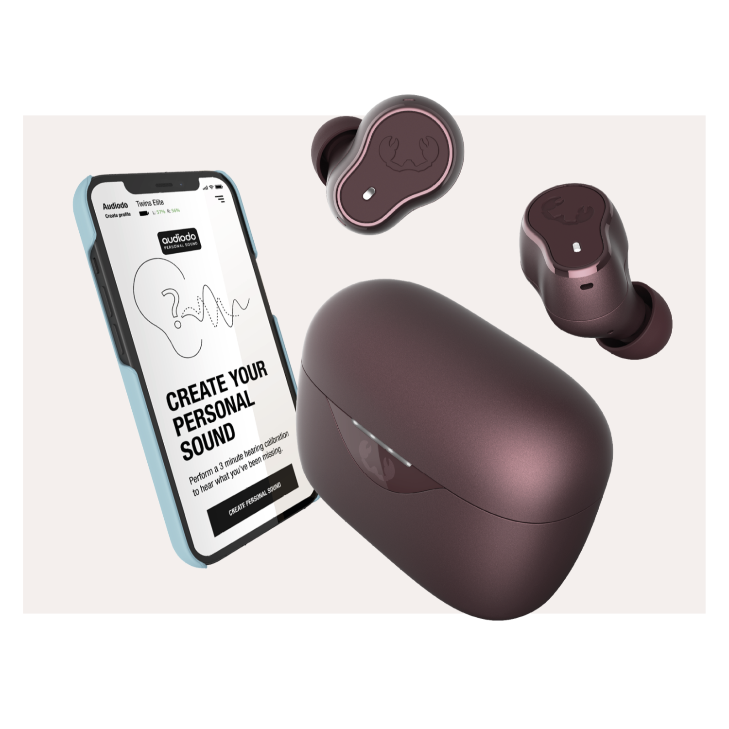 Auricolari con custodia di ricarica e telefono che mostra l'interfaccia dell'app. La custodia e gli auricolari sono marroni.