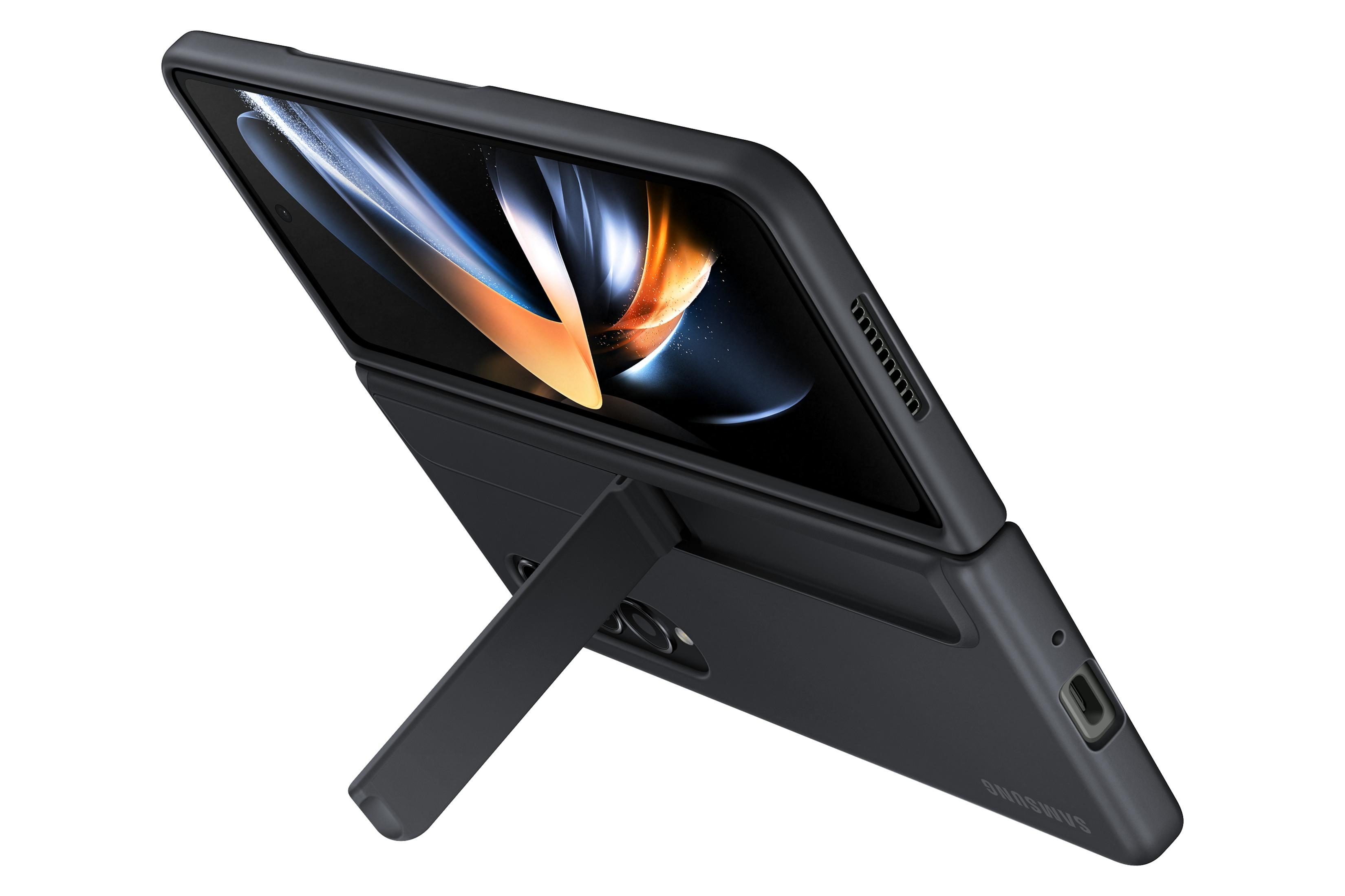 Funda negra para teléfono con soporte, teléfono parcialmente visible, vista en ángulo.
