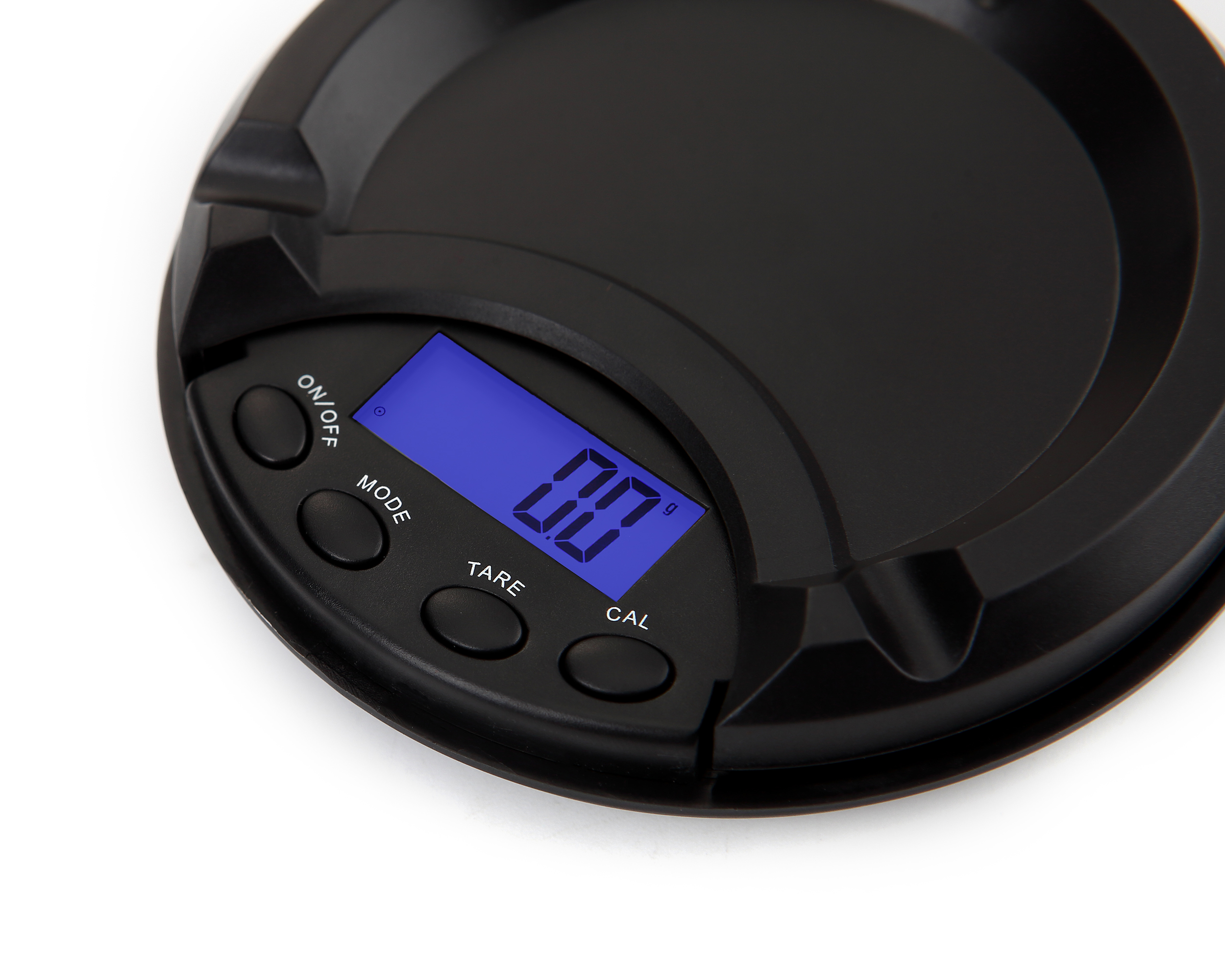 Czarna waga cyfrowa. Pokazuje '0.0'. Posiada przyciski: ON/OFF, MODE, TARE, CAL. Białe tło.