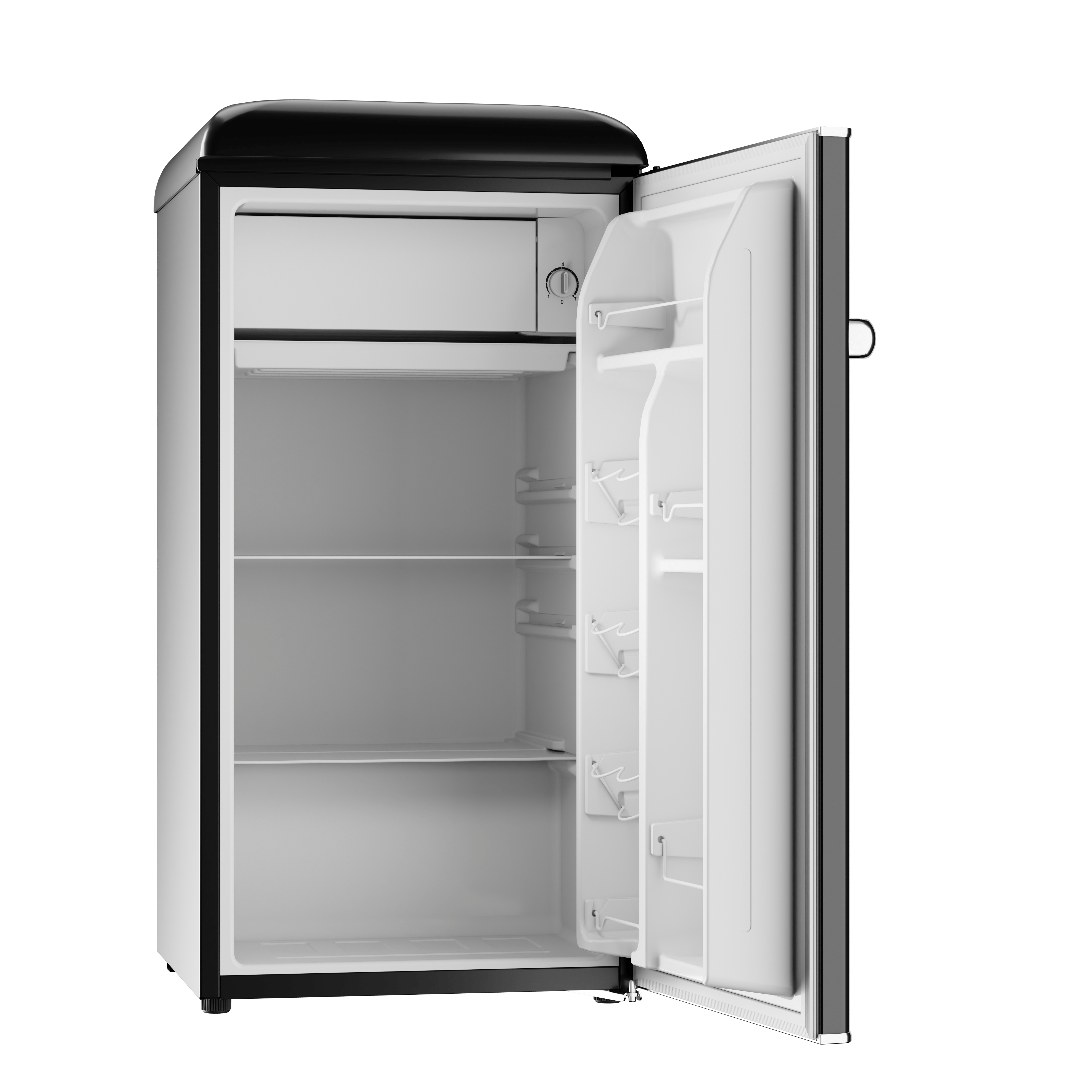 Mini-nevera retro en blanco y negro. Puerta abierta muestra estantes y un pequeño congelador.
