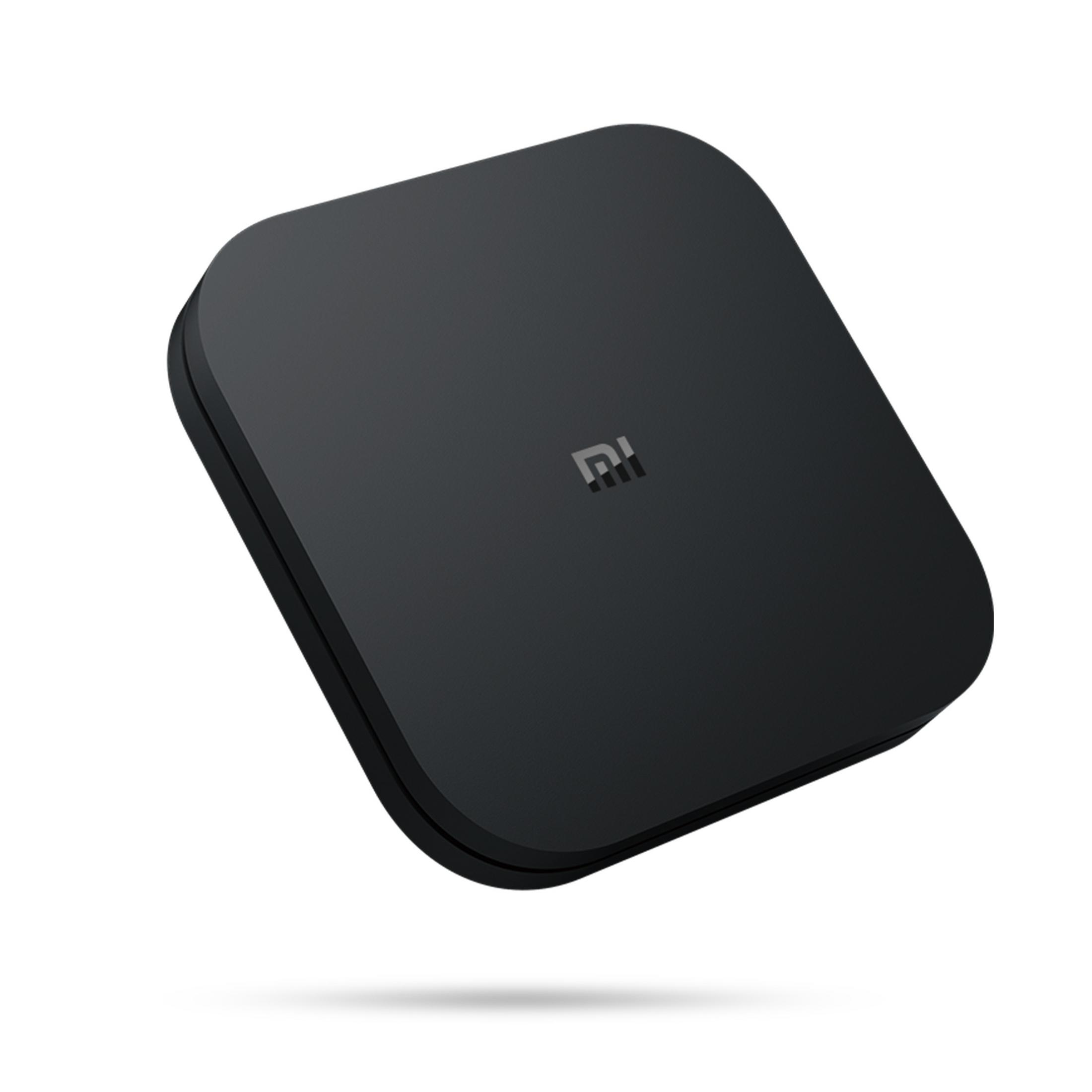 Schwarzes quadratisches Gerät mit Logo. Es ist leicht geneigt. Weißer Hintergrund.