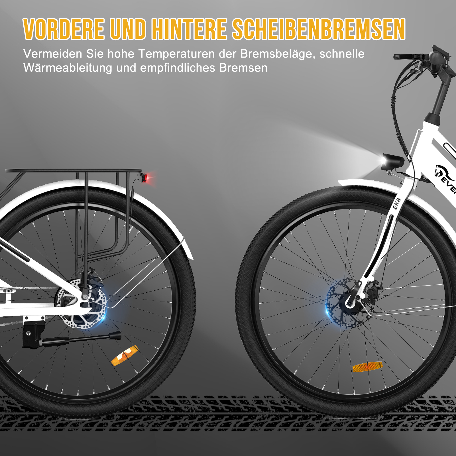 Weißes Elektrofahrrad mit schwarzen Reifen, Lichtern und einem Metallträger über dem Hinterrad.