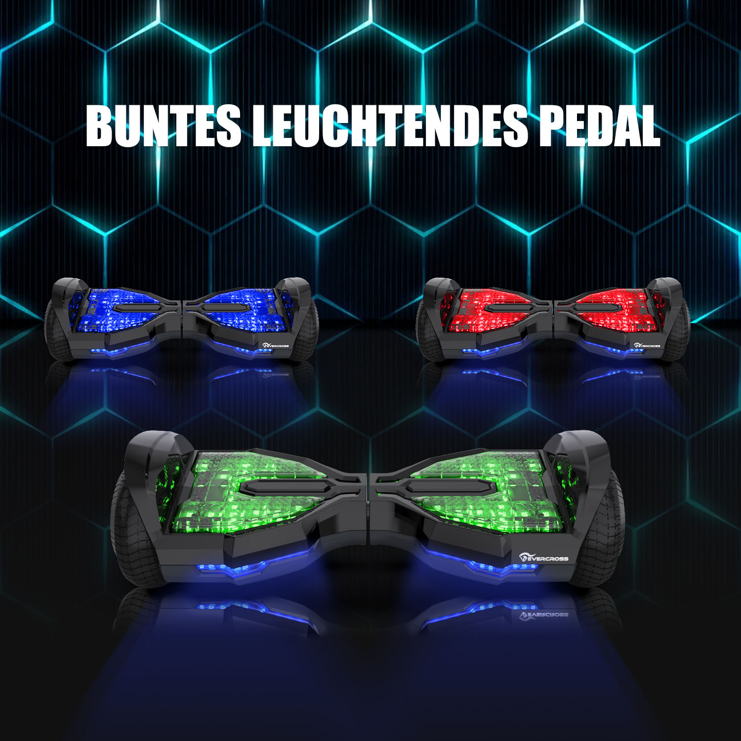 Hoverboards mit farbigen LED-Leuchten. Es gibt drei Hoverboards mit unterschiedlichen Lichtfarben.