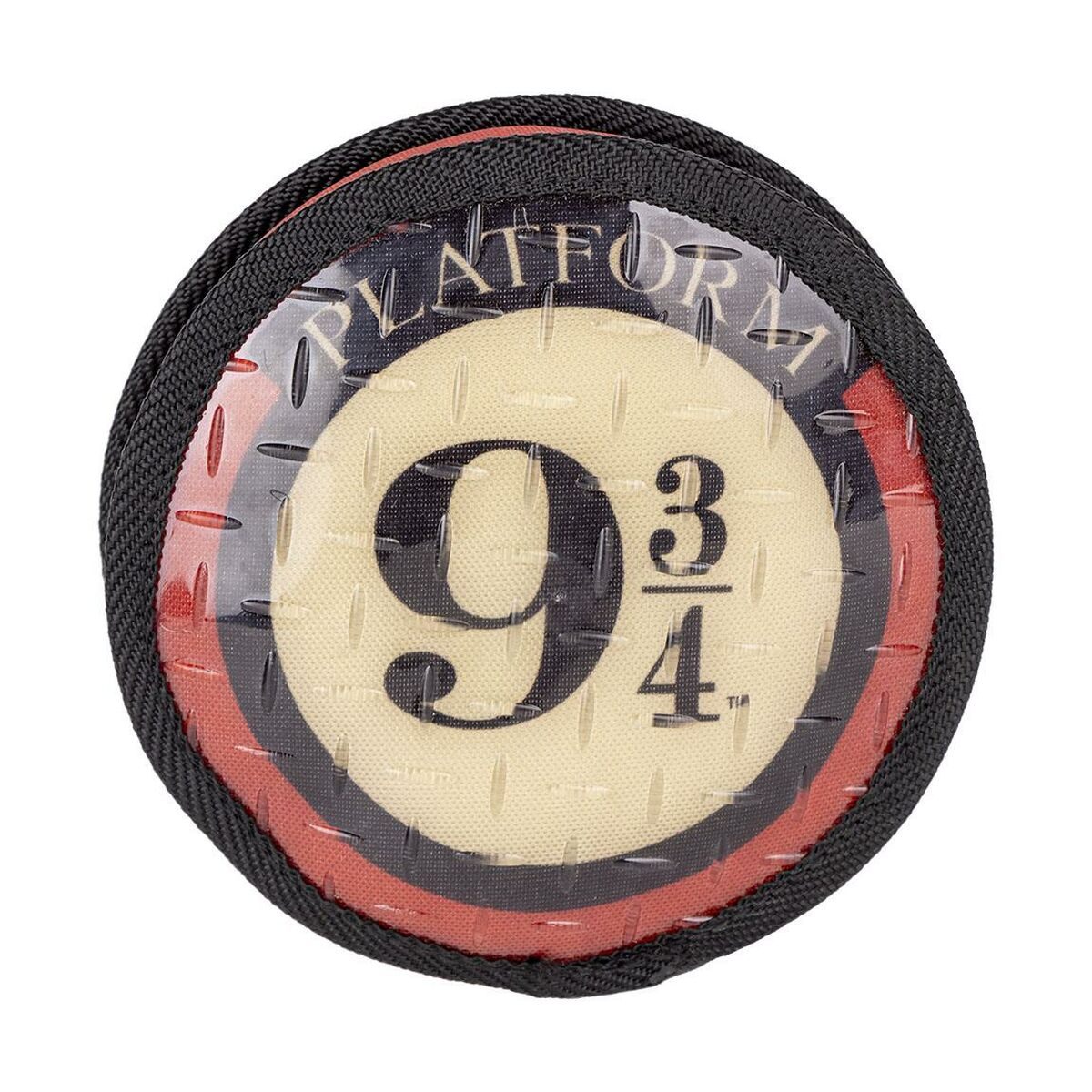 Un distintivo rotondo di Harry Potter Piattaforma 9 3/4, con un centro color crema, con dettagli rossi e neri.