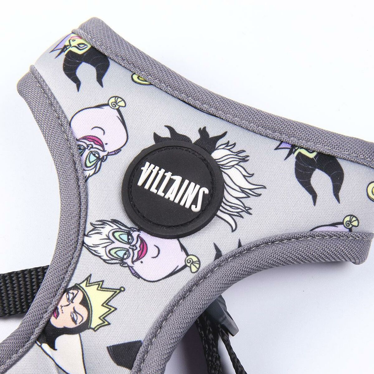 Hundegeschirr mit Cartoon-Bösewichten. Grauer Hintergrund mit Cartoon-Figuren und 'Villains'.