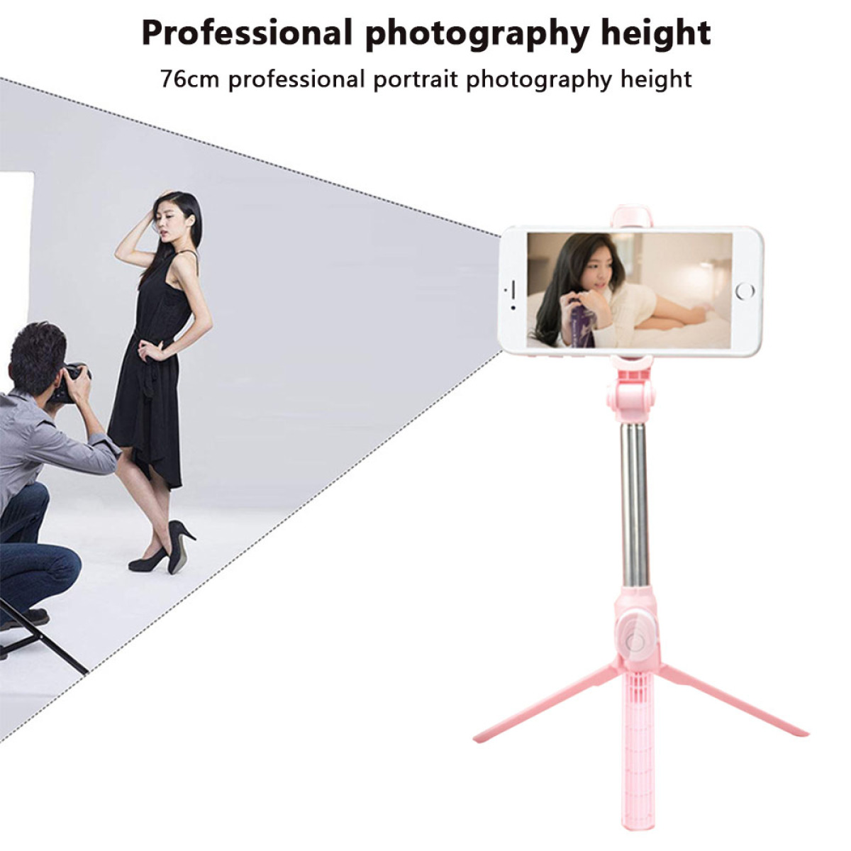 Eine Person macht ein Foto mit einem Telefon, das an einem rosa Stativ befestigt ist. Eine Frau posiert. Studiohintergrund.