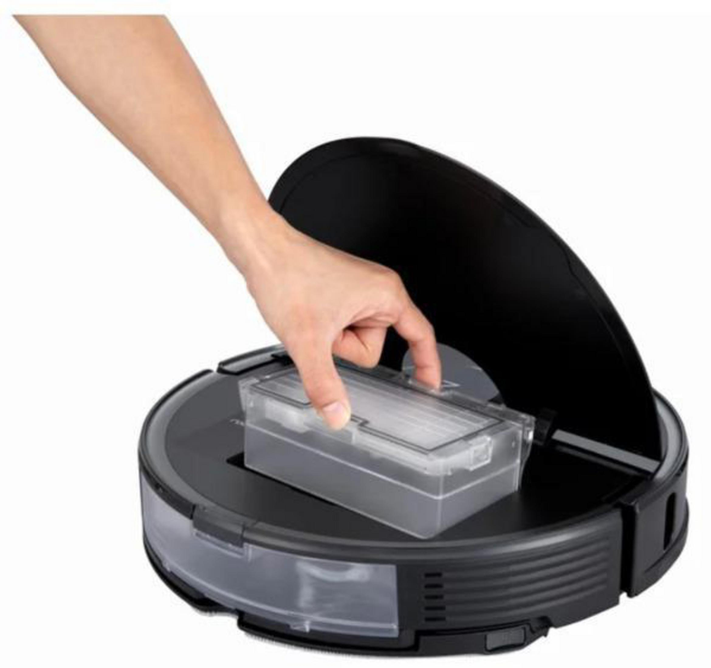 Hand entfernt Behälter von schwarzem Roboter-Staubsauger mit transparentem Wassertank.