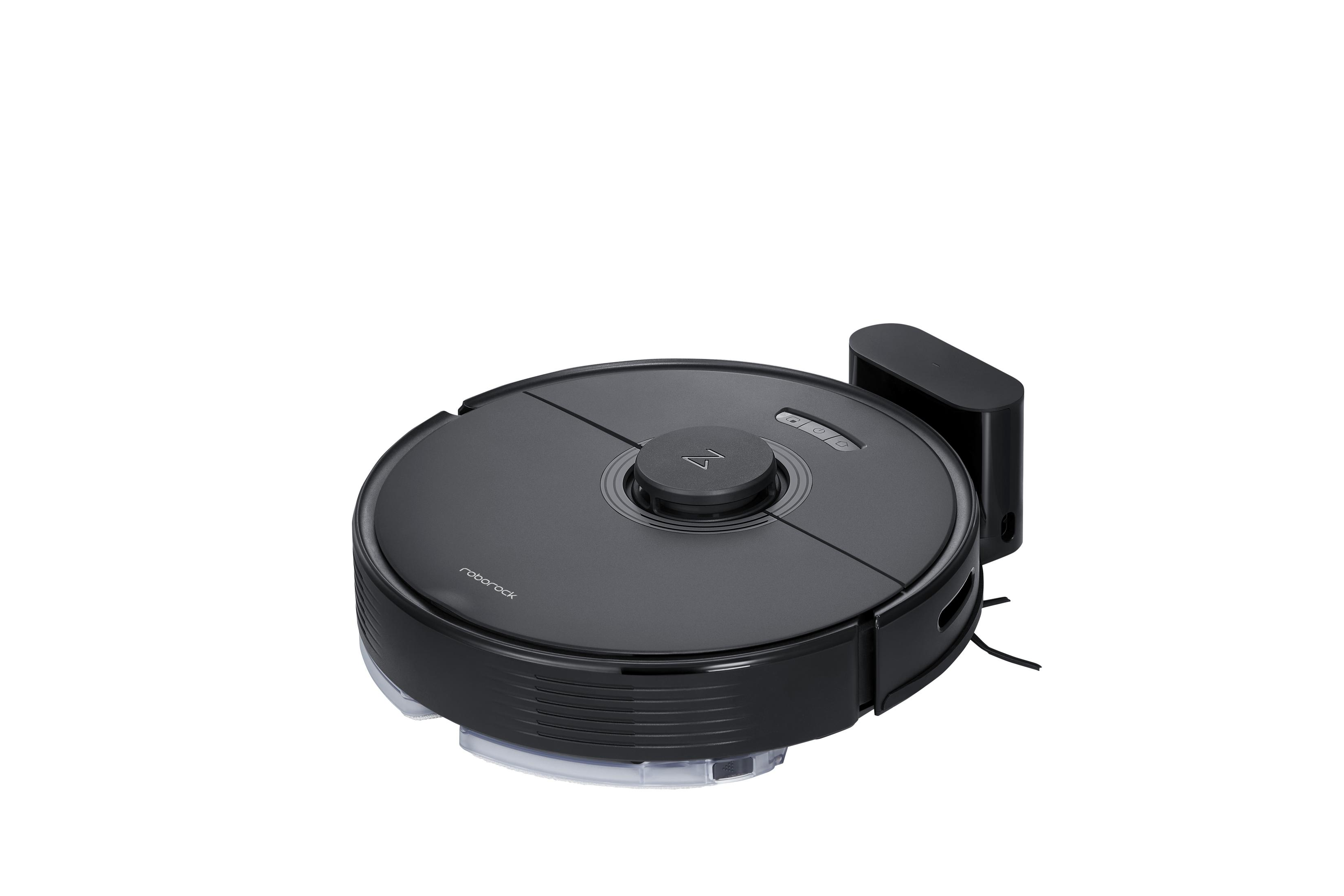 Ein schwarzer Roboter-Staubsauger auf weißem Hintergrund. Er hat eine Ladestation.
