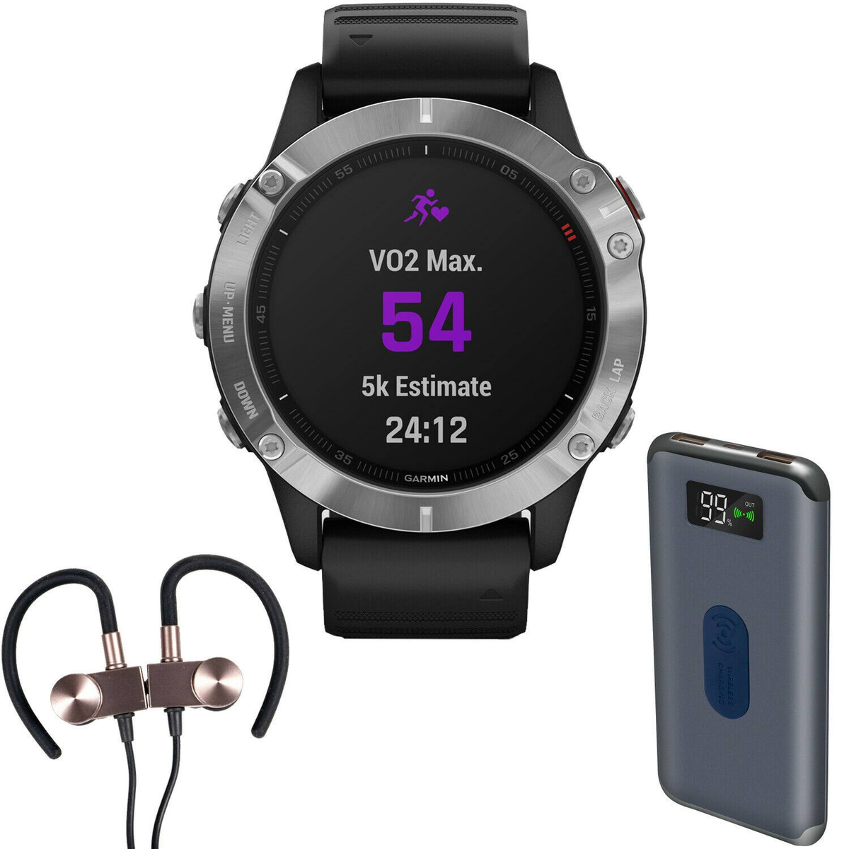 Garmin-Uhr mit Trainingsdaten. Außerdem Kopfhörer und eine Powerbank. Alles auf weißem Hintergrund.