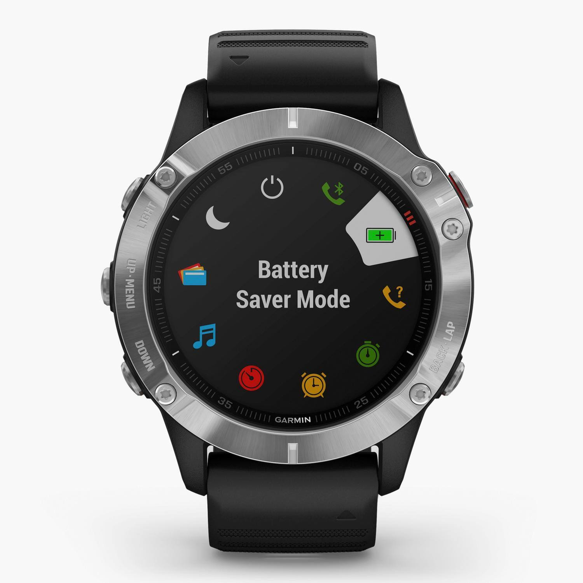 Smartwatch mit schwarzem Armband und silberner Lünette, zeigt einen schwarzen Bildschirm mit Symbolen und Text: Battery Saver Mode.