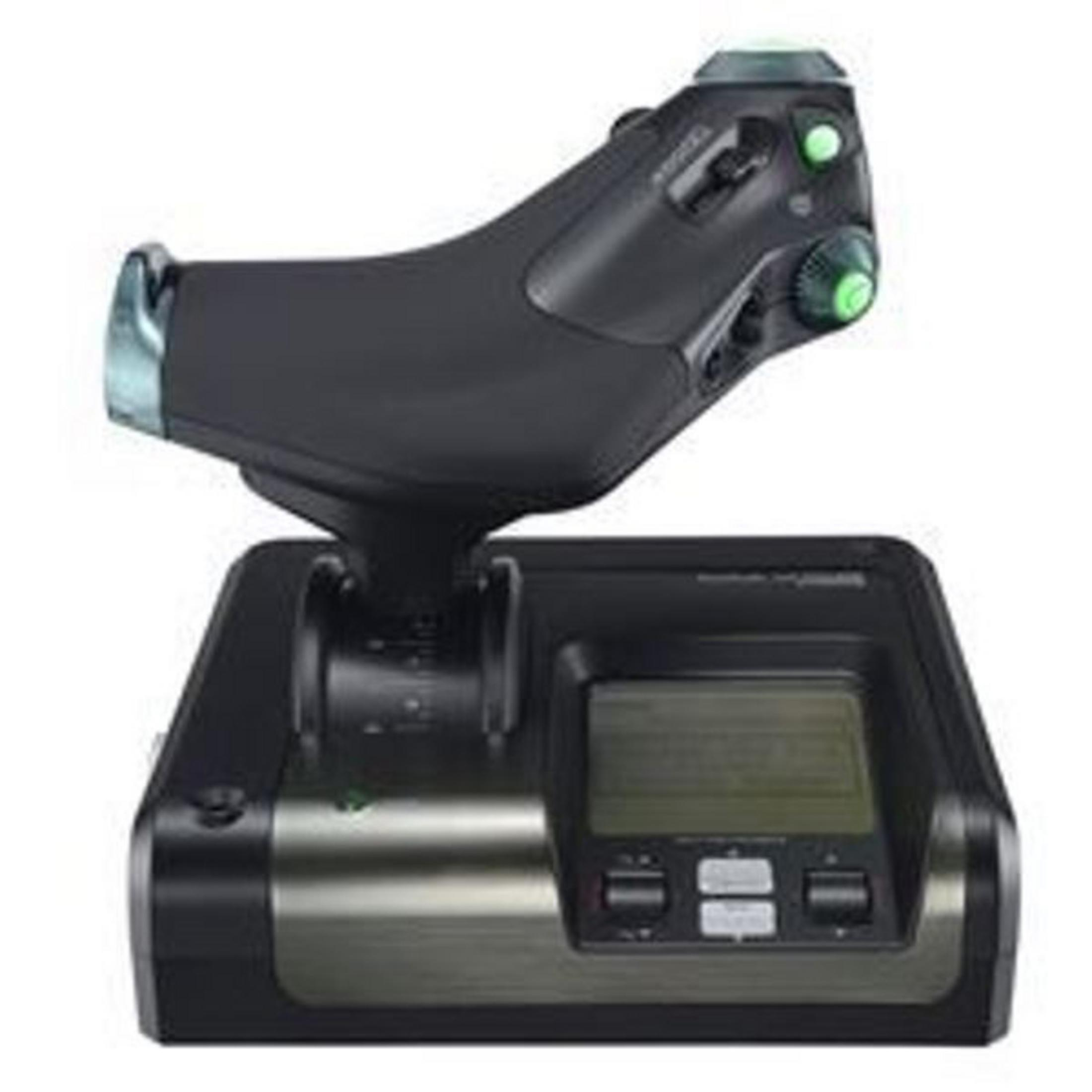 Schwarzer Joystick auf einer Basis mit Display. Es hat grüne Knöpfe und Lichter.