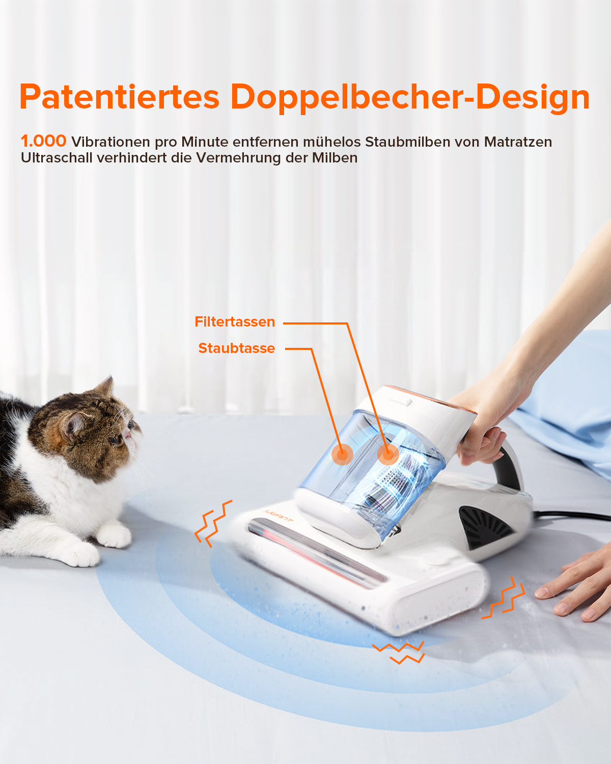 Weiß-schwarzer Staubsauger mit Katze auf dem Bett. Beschreibender Text auf Deutsch.