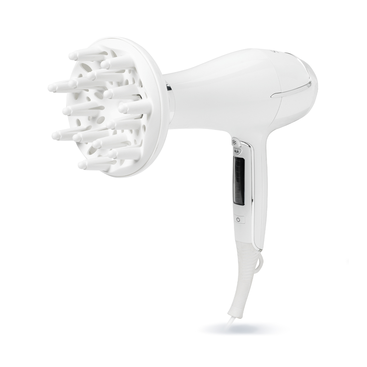 Weißer Haartrockner mit Diffusor. Weißer Hintergrund.