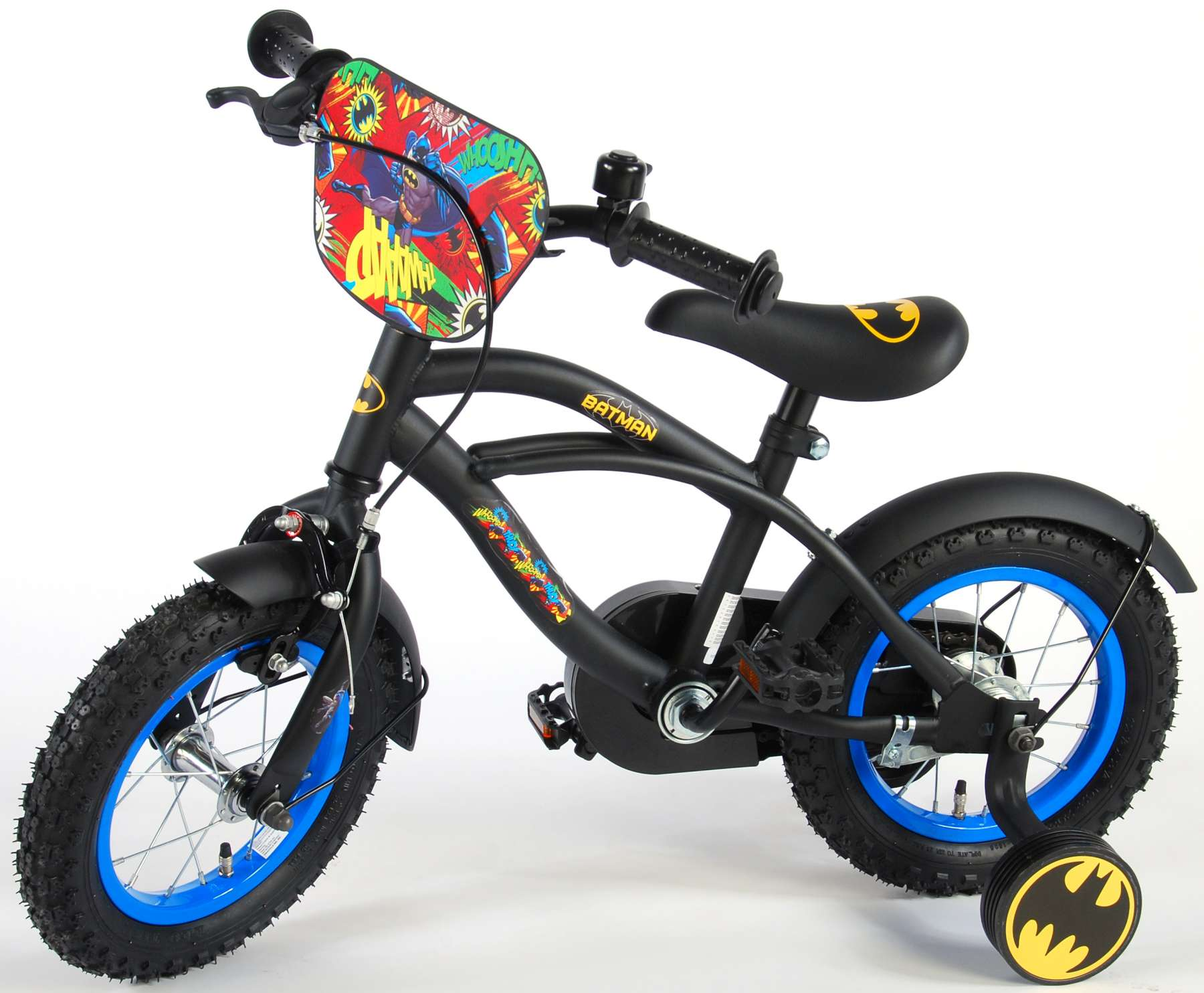 Schwarzes und blaues Batman-Fahrrad mit Stützrädern, Text und Logo.