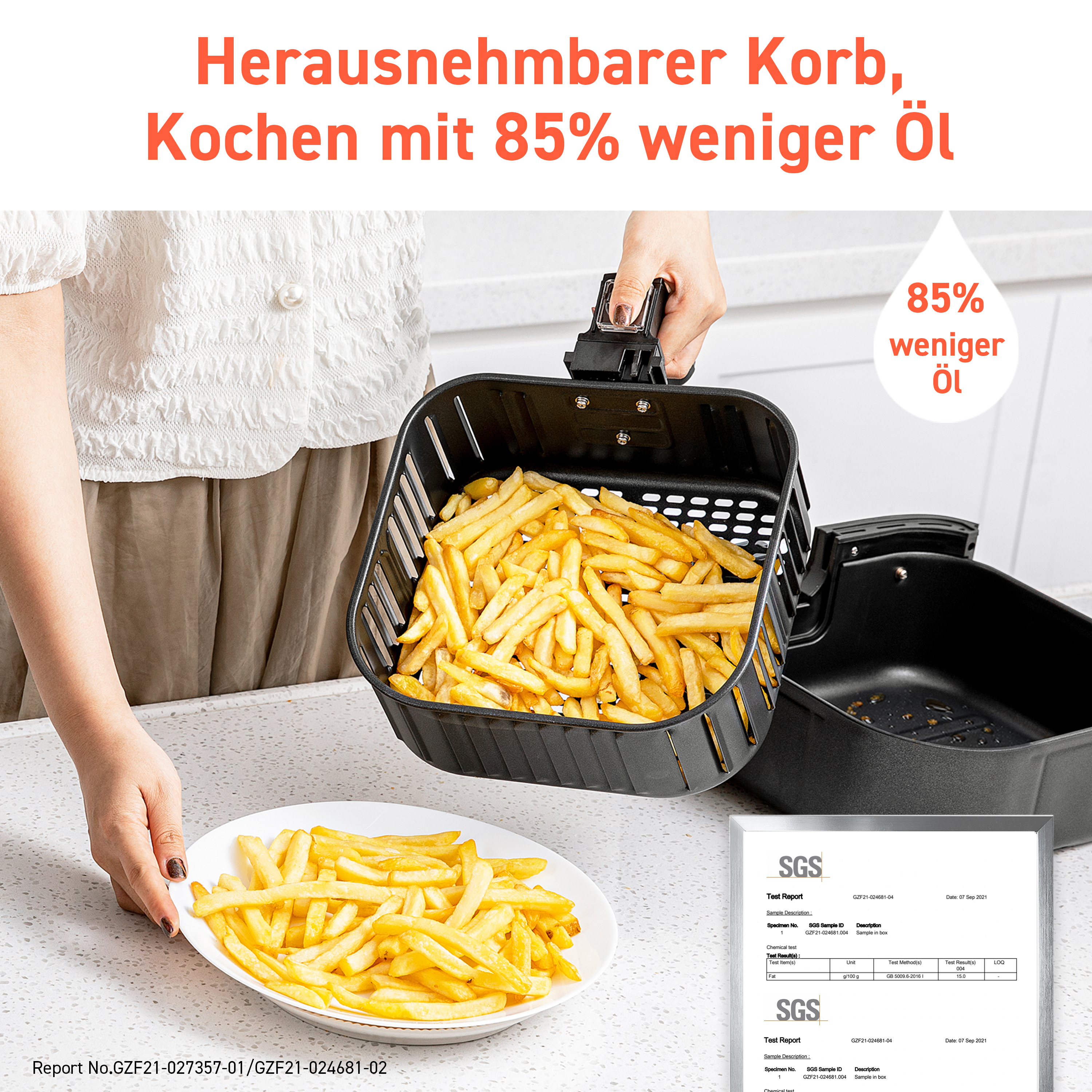 Ein Luftfritteusenkorb mit Pommes Frites, gehalten von einer Person, mit einem Teller Pommes.