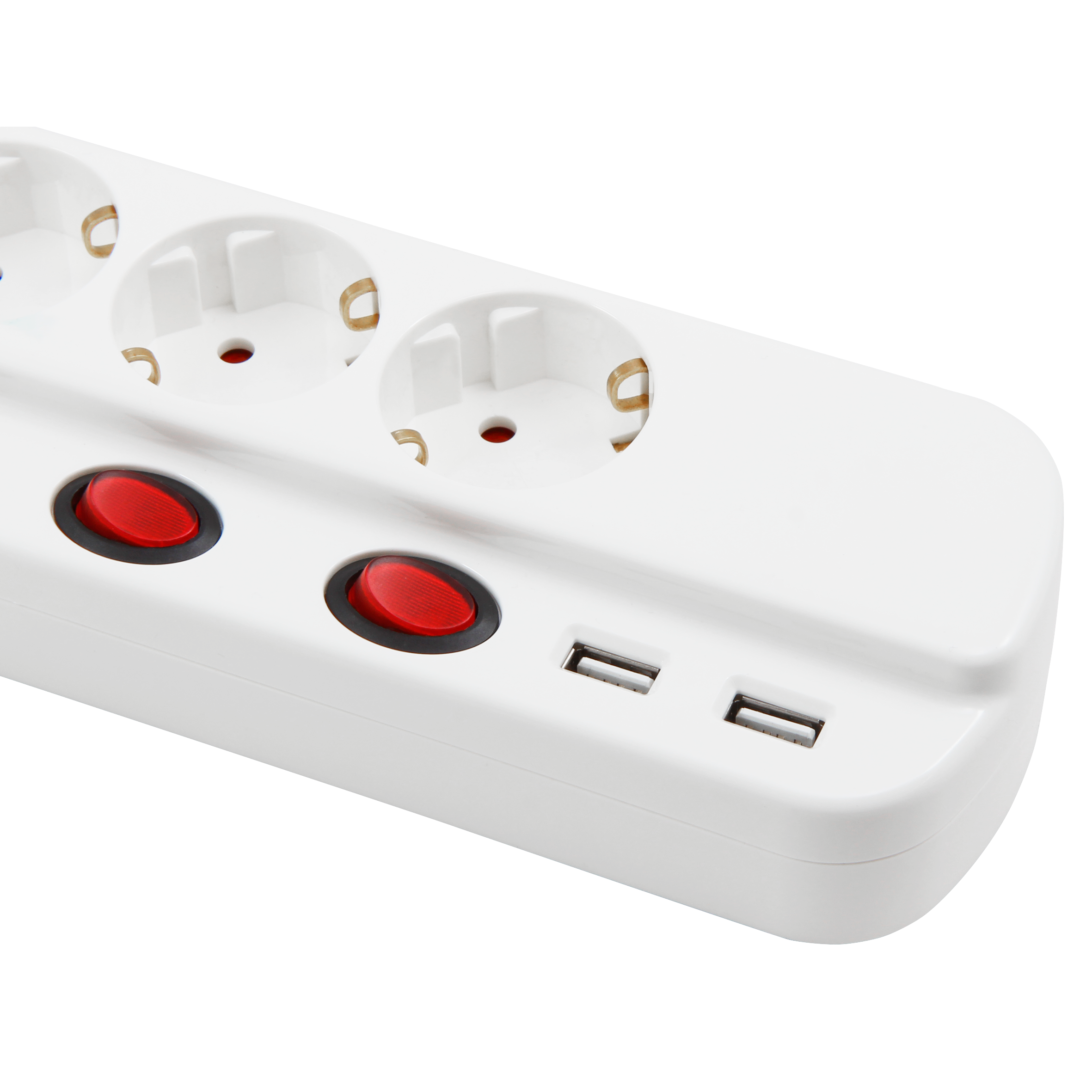 Weiße Steckdosenleiste. Zwei rote Knöpfe, zwei USB-Anschlüsse und mehrere Steckdosen. Schwarzer Hintergrund.