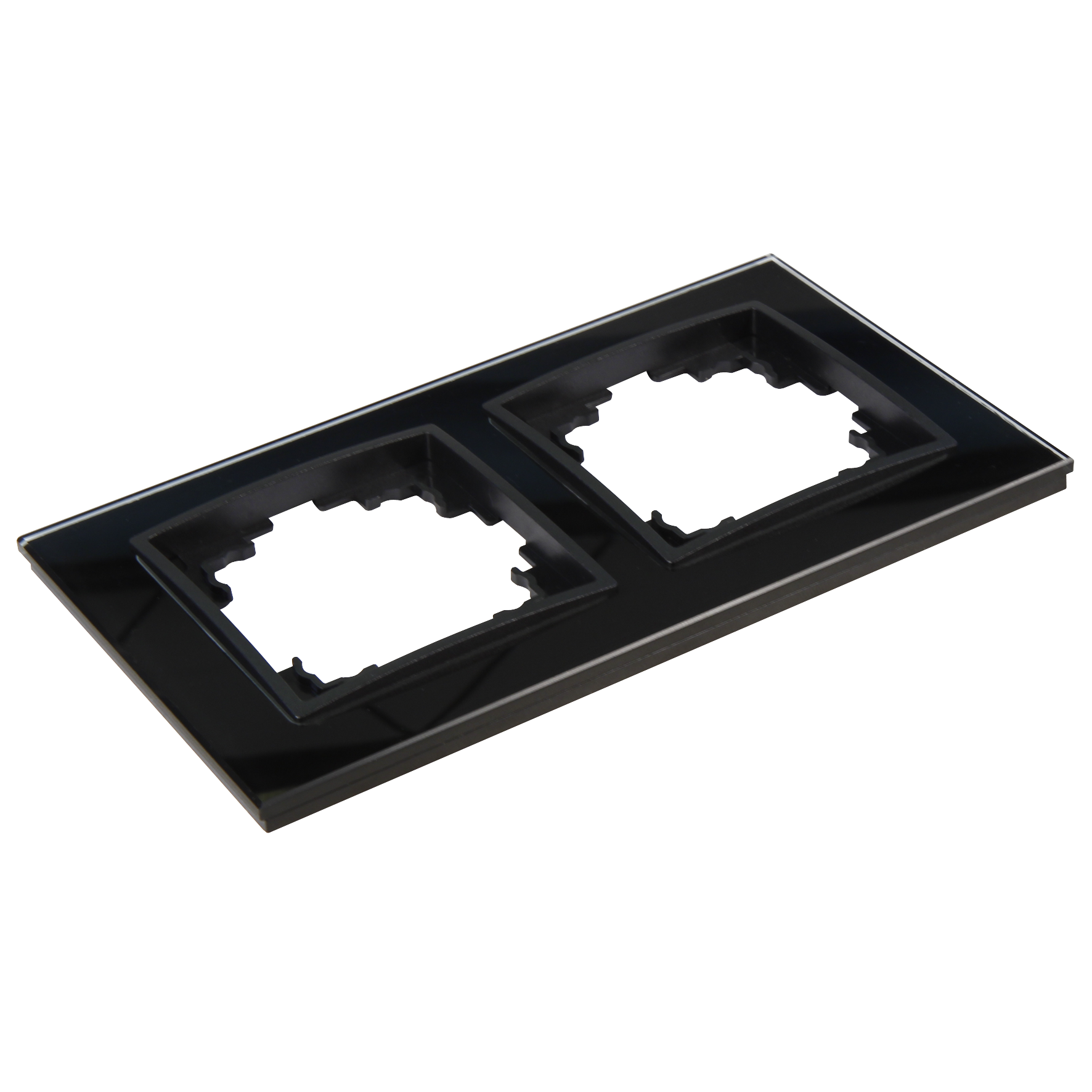 Schwarze Steckdosenabdeckung mit zwei Öffnungen.