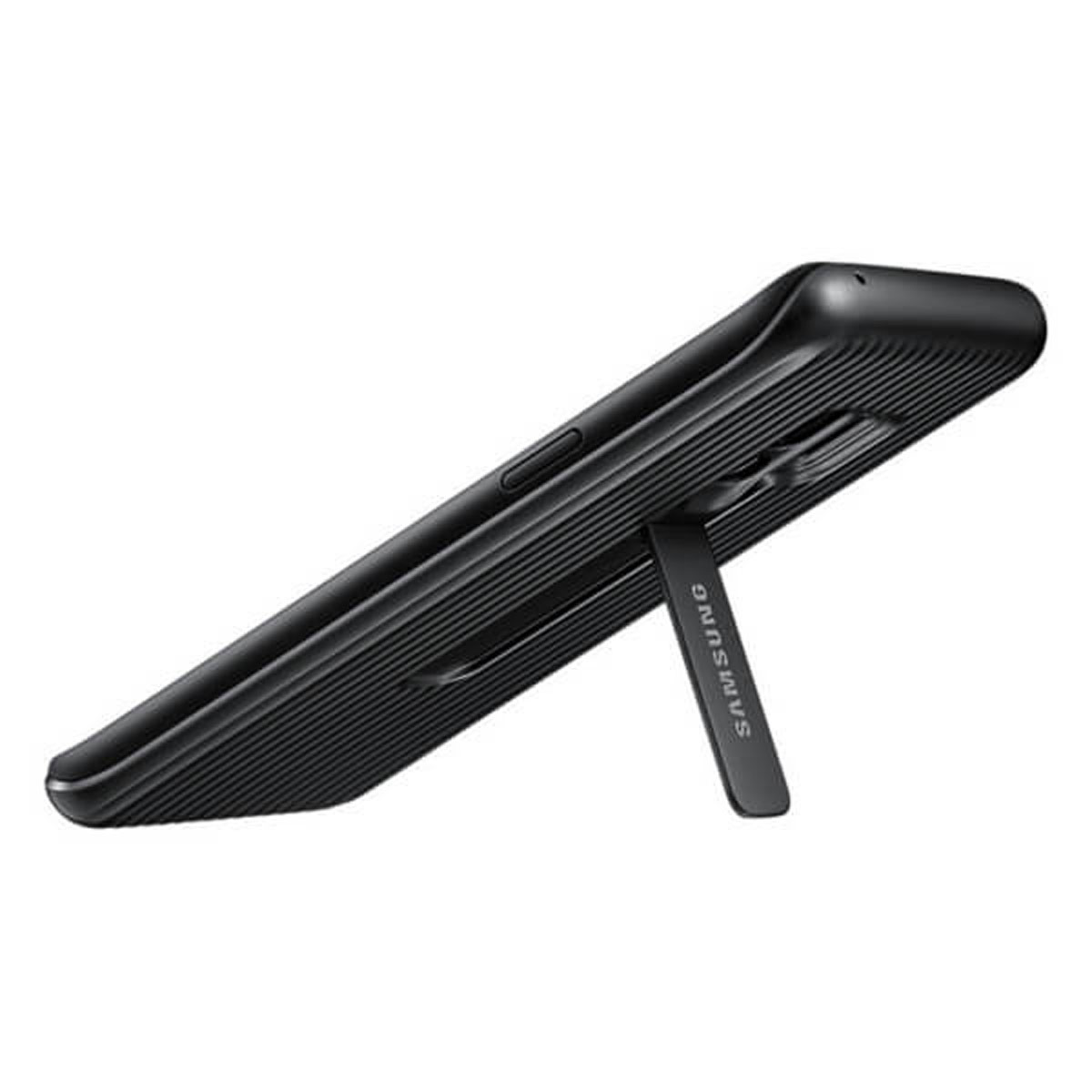 Funda de teléfono negra con soporte, en ángulo contra un fondo blanco.