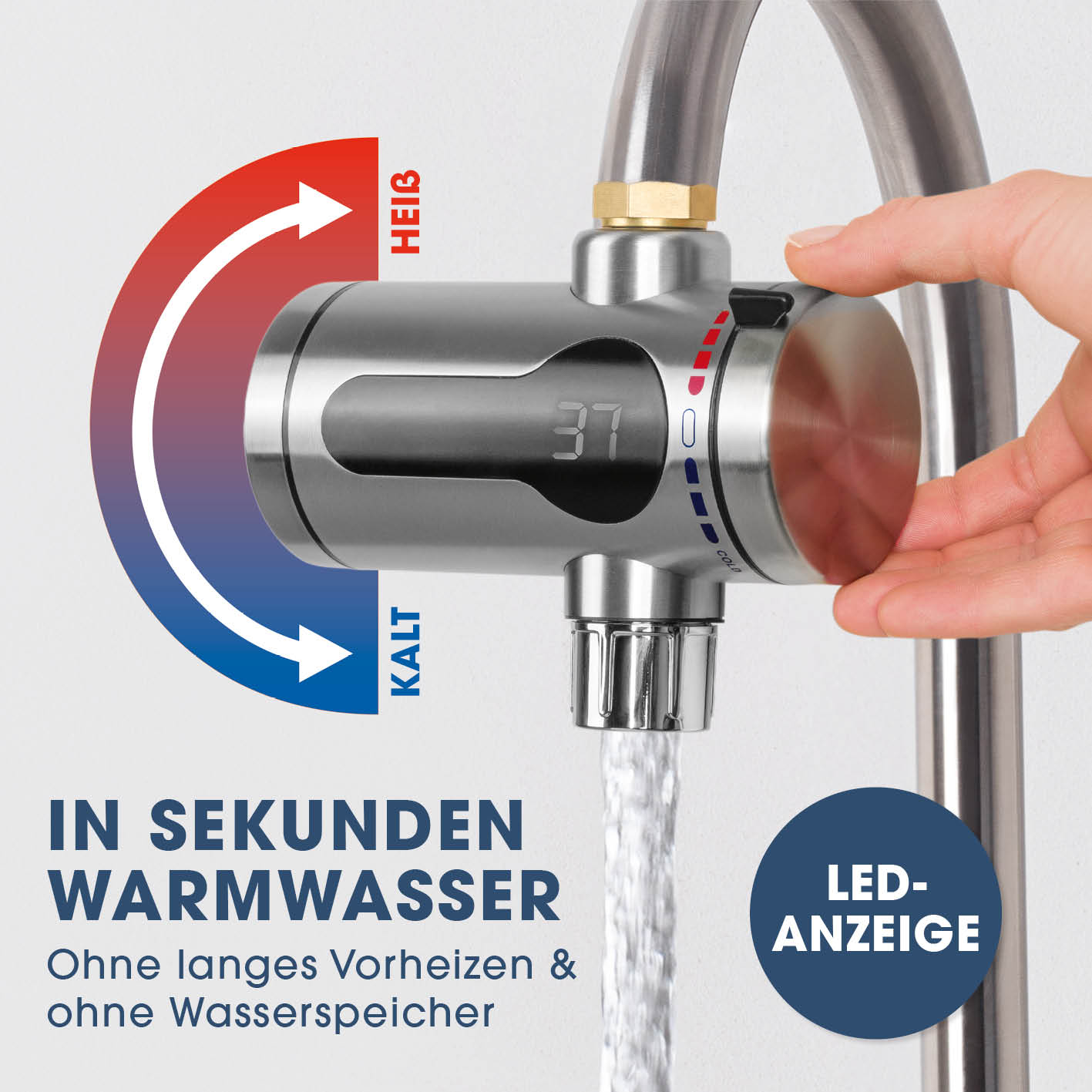Ein verchromter Warmwasserbereiter mit Digitalanzeige, die 37 Grad anzeigt.