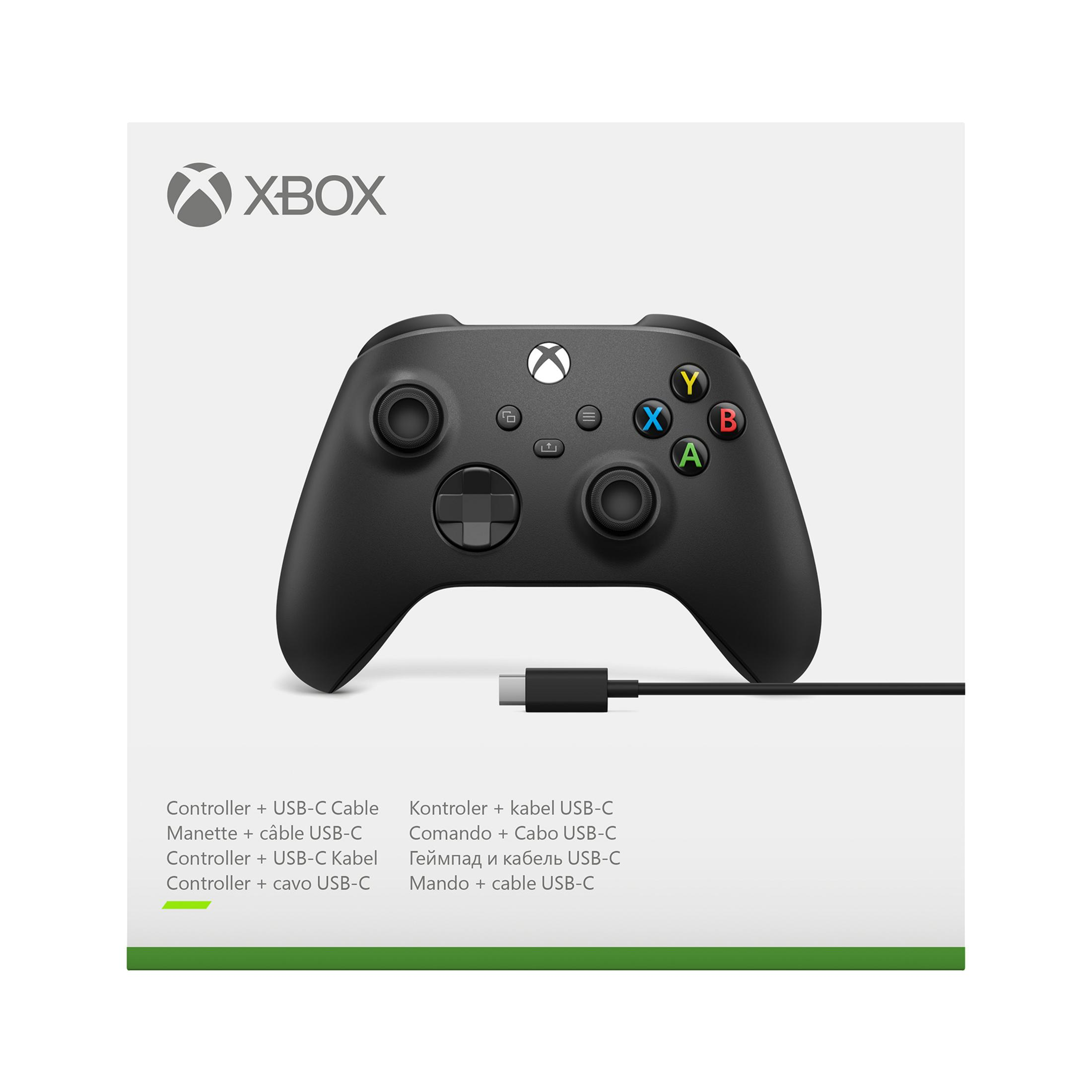 Schwarzer Xbox-Controller mit USB-C-Kabel und einer weißen Box mit Text. Weißer Hintergrund.
