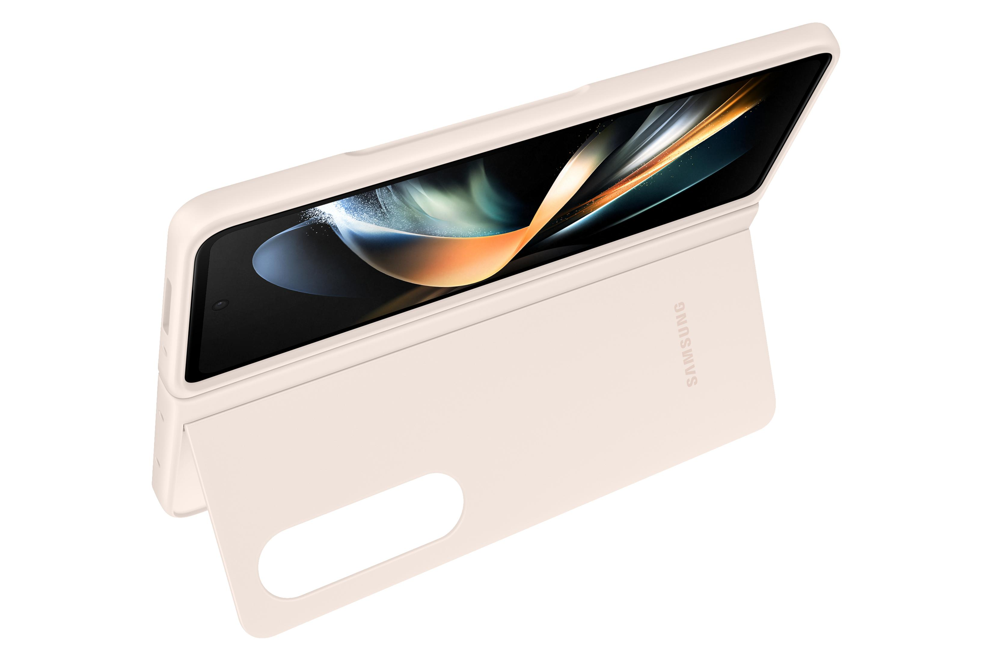 Un telefono Samsung Galaxy Z Fold rosa chiaro nella sua custodia, aperto. Il telefono ha uno schermo nero.