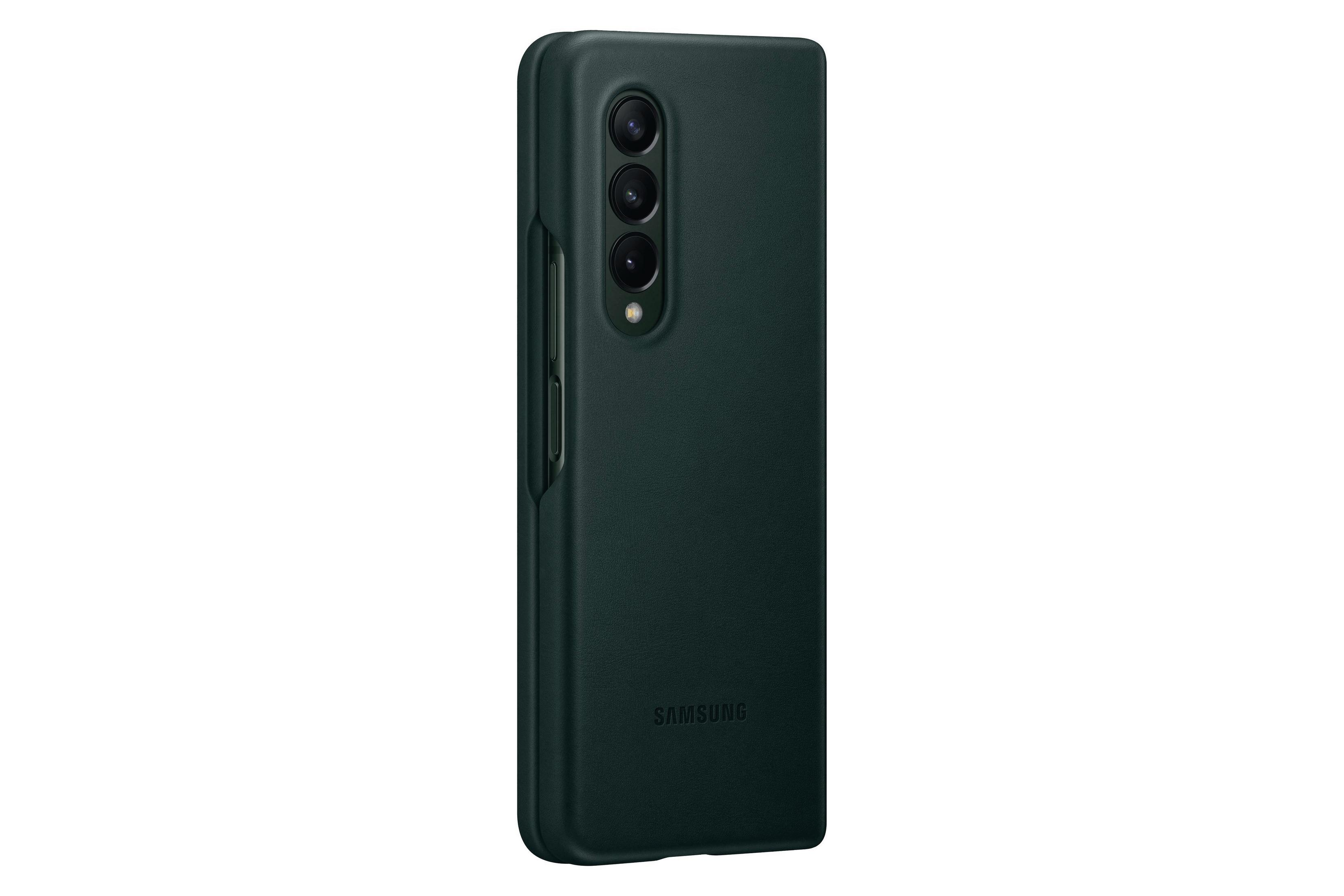 Funda verde para teléfono con diseño plegable, tres cámaras traseras y marca Samsung.