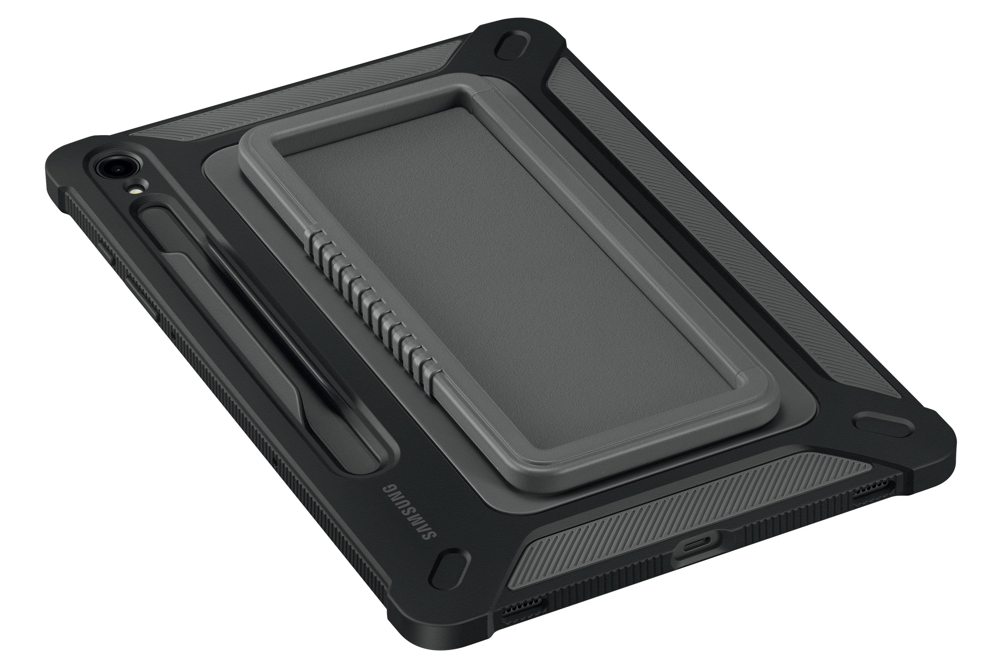 Una funda negra para tableta sobre un fondo blanco. Es negra con un agarre y un lugar para un lápiz.