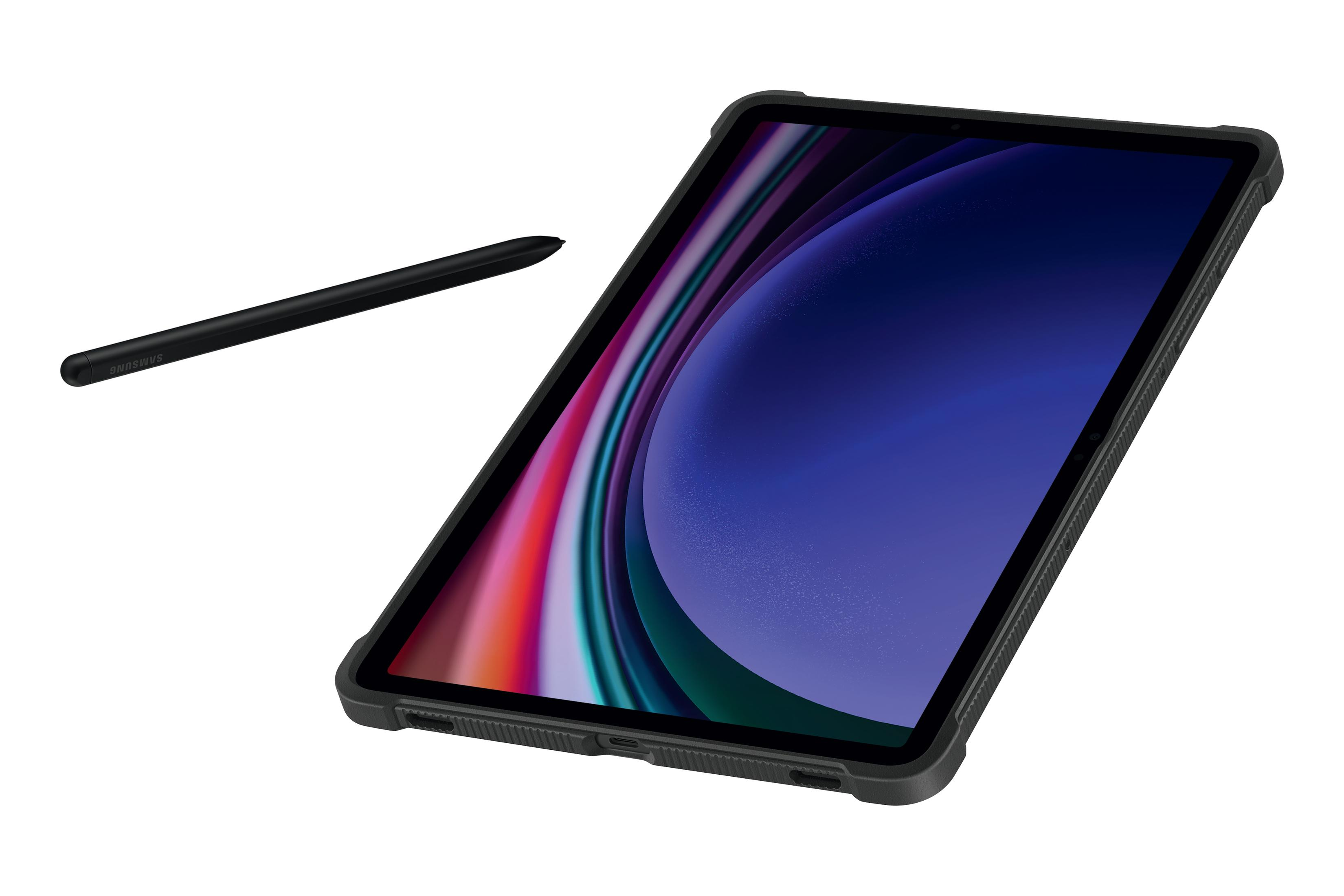 Tableta negra con lápiz óptico y funda protectora negra, fondo blanco.