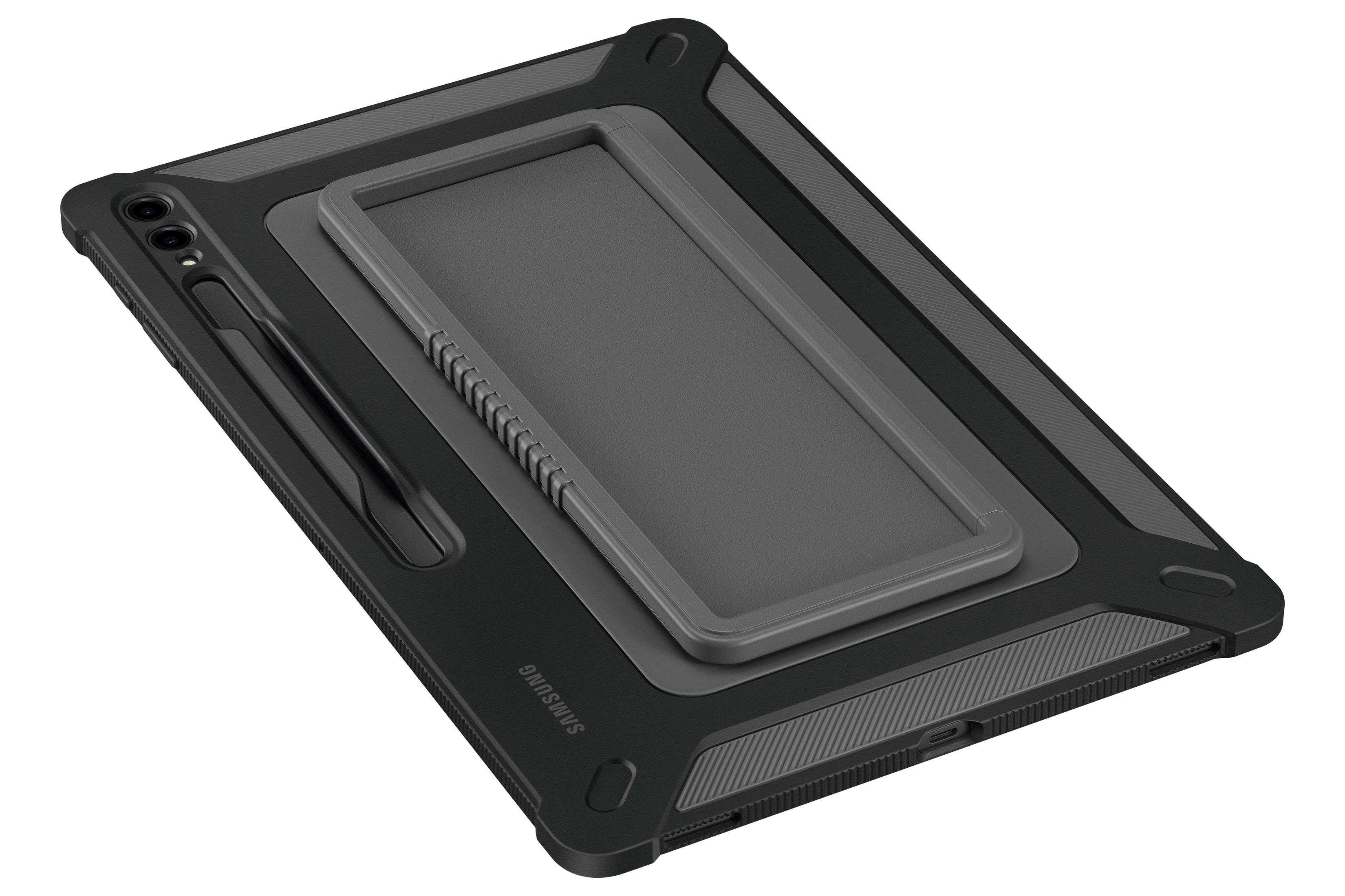 Un tablet nero con custodia e pennino, su sfondo bianco, vista angolata.