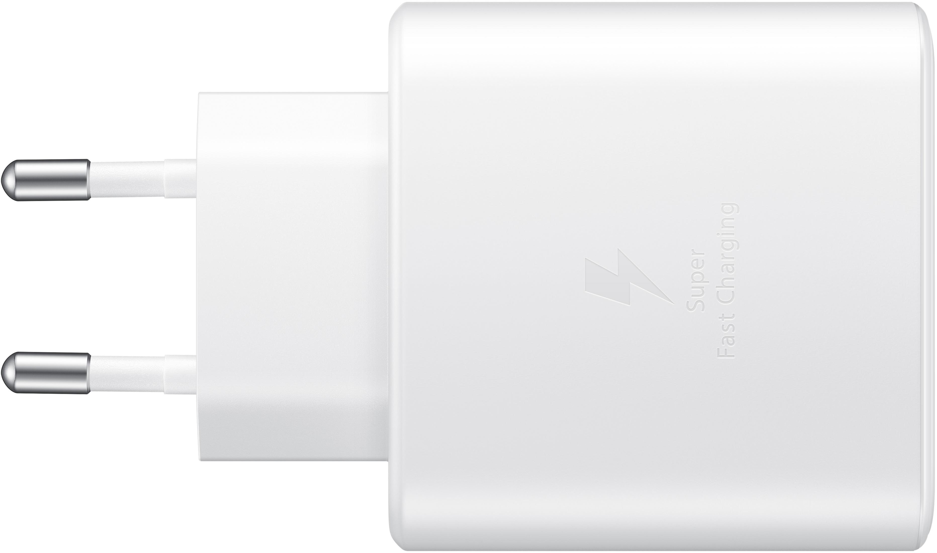 Un cargador de teléfono blanco con dos clavijas metálicas y la etiqueta Super Fast Charging.