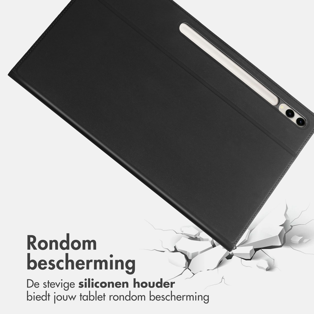 Étui de tablette noir avec un stylo blanc à droite. Effet de sol fissuré.