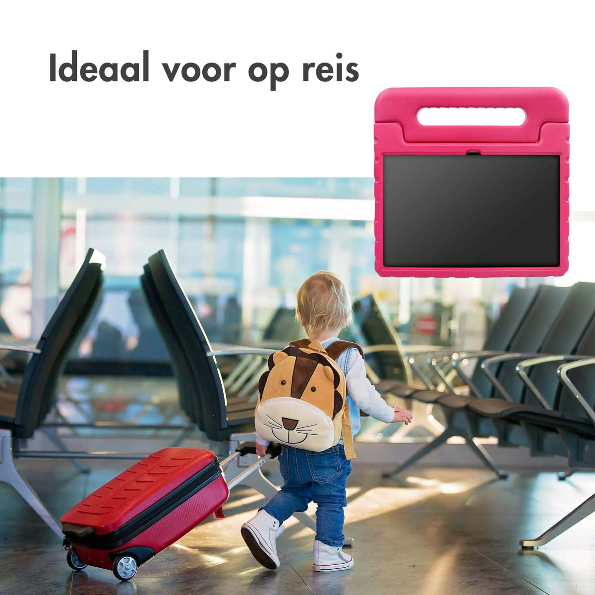 Een kind met een koffer en tablet in een roze hoes. Achtergrond van een luchthaven.