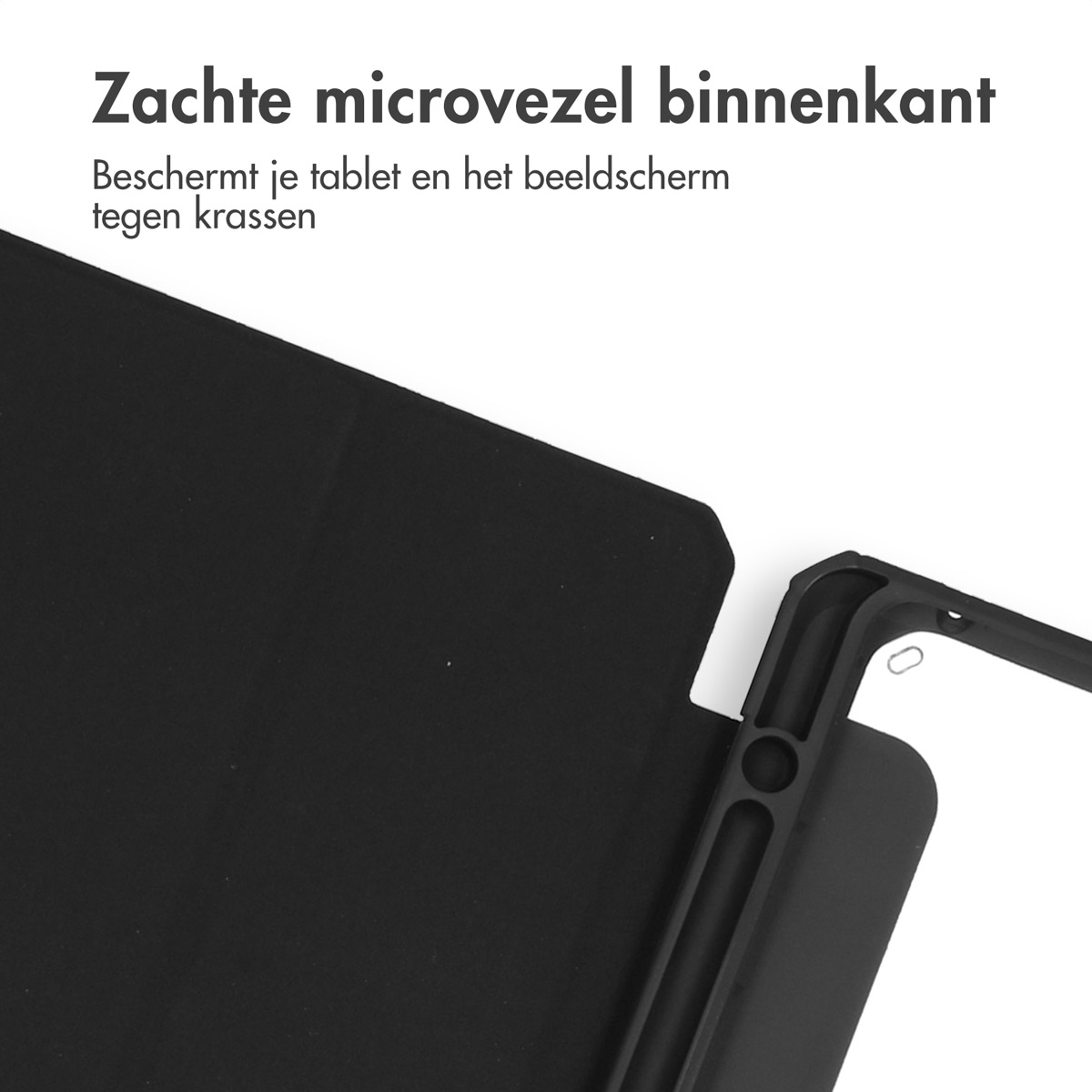 Étui de tablette noir, ouvert pour montrer l'intérieur. Doublure en microfibre.