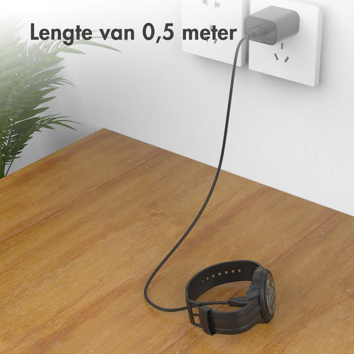 Une montre connectée noire se charge sur une table en bois. Le chargeur est branché sur une prise murale.