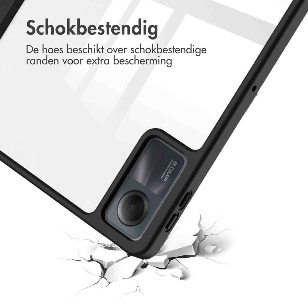 Black tablet case with a clear back. The case is surrounded by a white cracked surface. Dutch text.