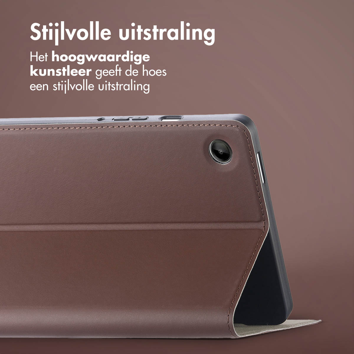 A brown tablet case is shown. The text says "Stijlvolle uitstraling".