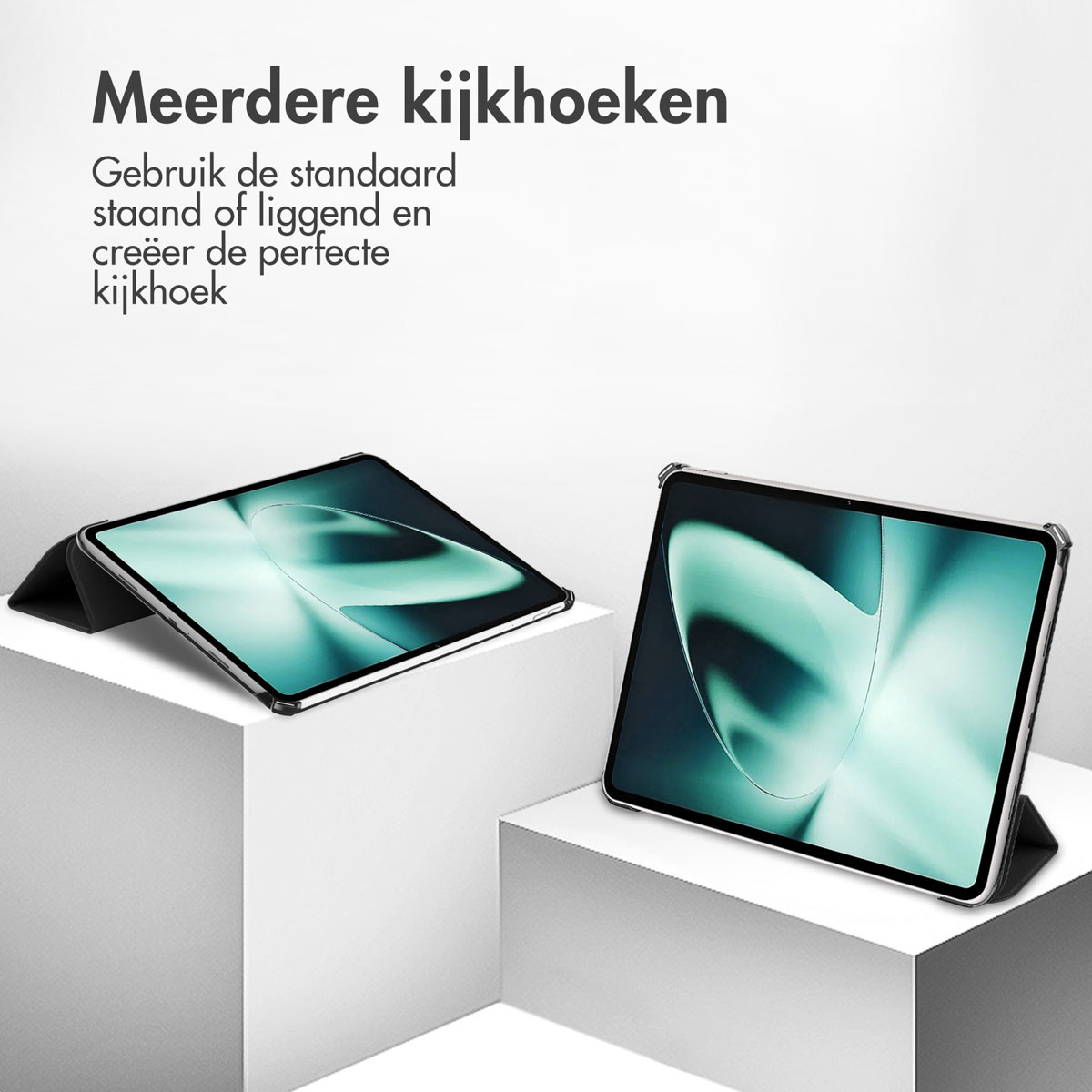 Twee tablets in hoezen, op witte platforms, verschillende kijkhoeken tonend, met tekst: Meerdere kijkhoeken.