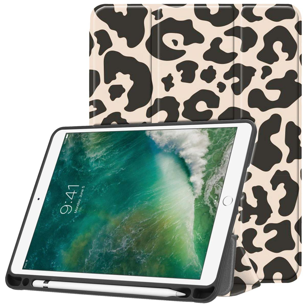 Tablet in een luipaardprint hoes, open en toont het scherm. Hoes is open.
