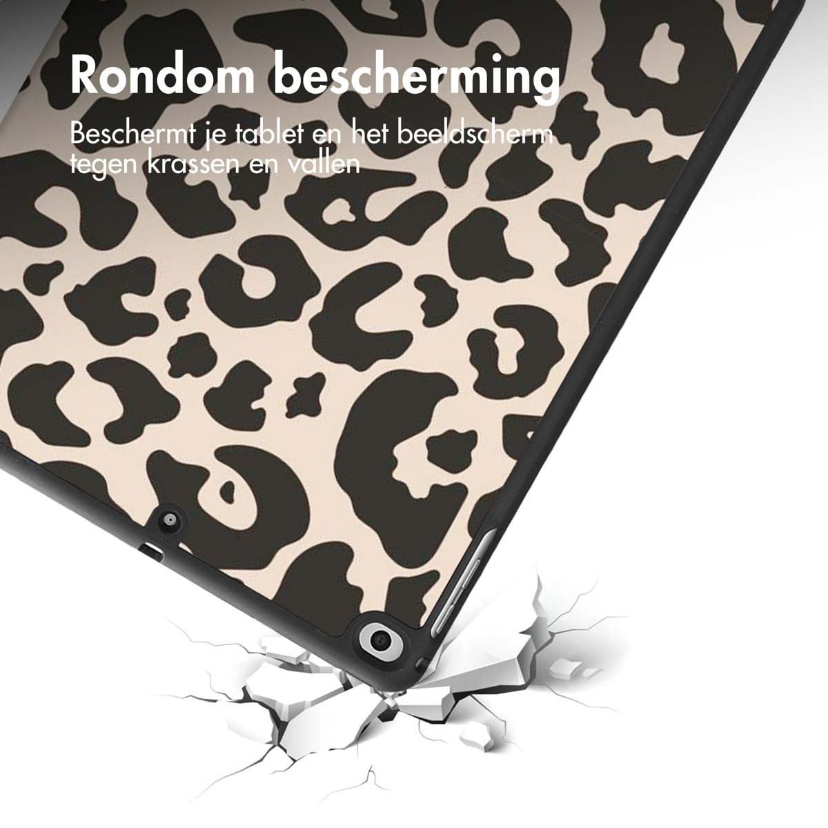 Tablethoes met luipaardprint, met de rechteronderhoek kapot. De achtergrond is wit.